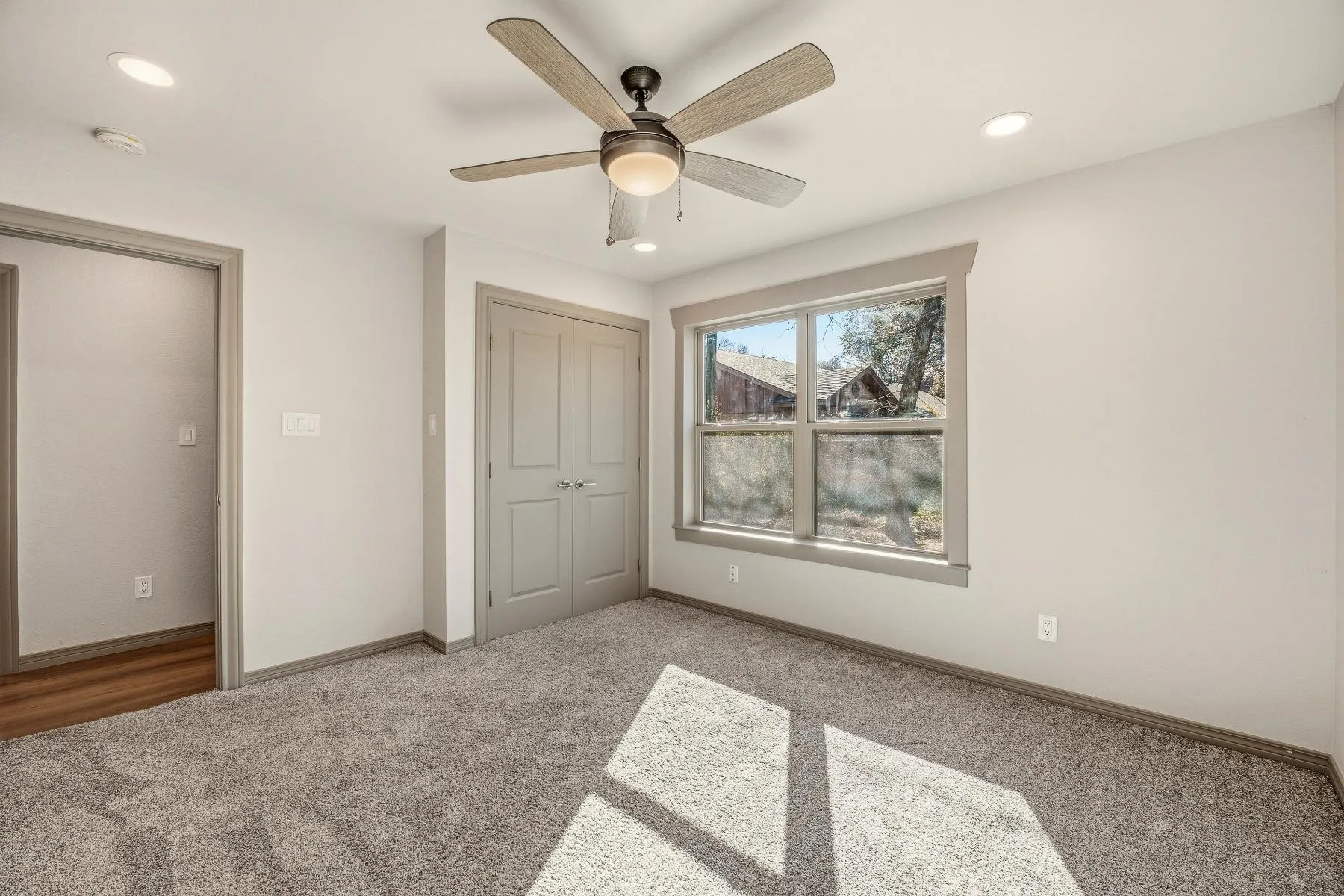 Single Family Residence For Sale in Palo Pinto County , 7 NW Ann Road, Mineral Wells, Texas 76067, 3 Bedroom, 2 Bathroom, 2 Garage spaces, 1,644 Sqft, built in 1965, Preowned, mls#21159535, Real Estate Agent in Mineral Wells, Homes For Sale in Palo Pinto county, Homes For Sale in Mineral Wells, Realtor in Mineral Wells Texas, Real Estate Brokerage Independent Realty Texas, Luminita Cordes Realtor