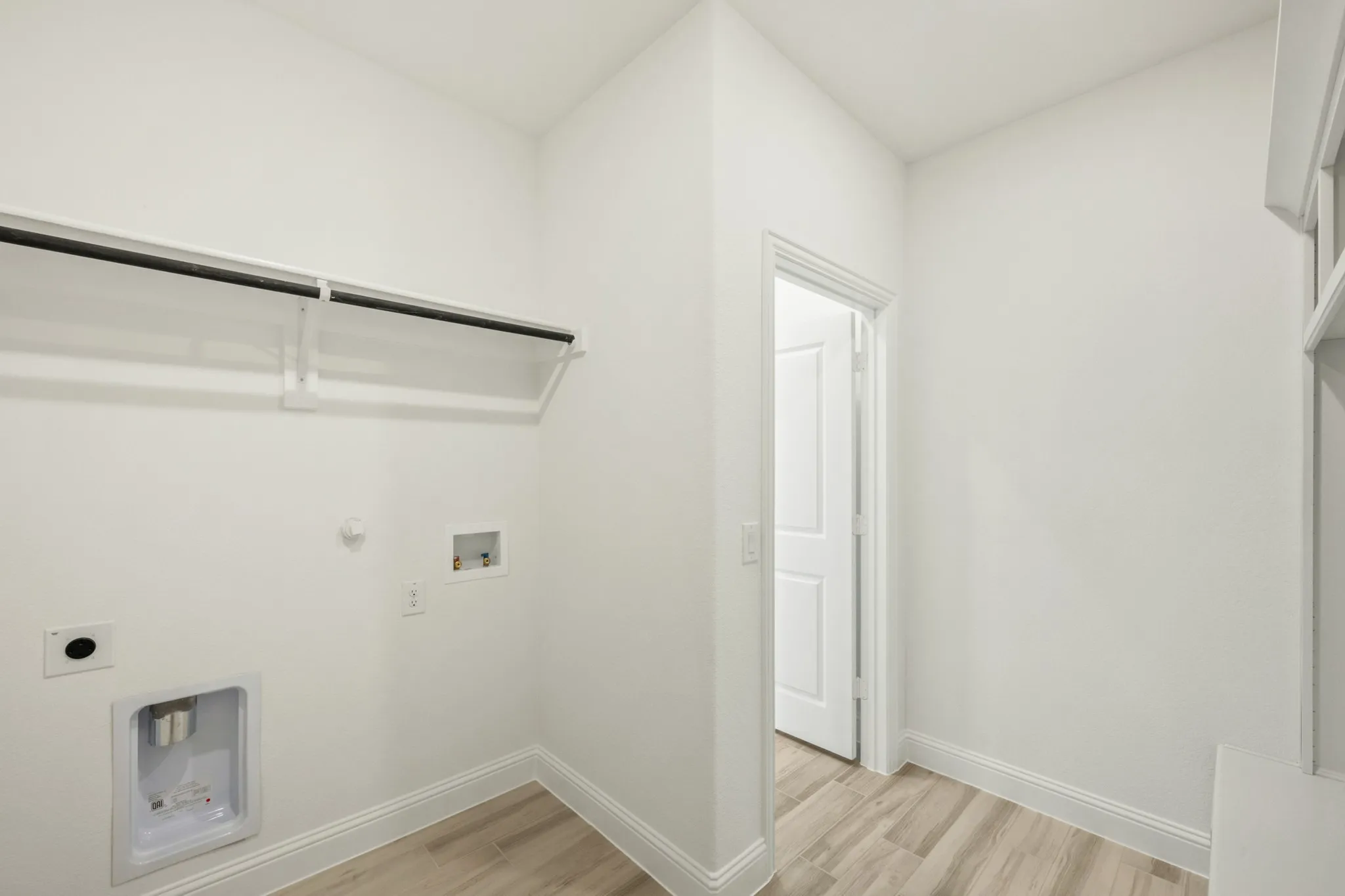 Single Family Residence For Sale in Ellis County , 925 Cannes Drive, Red Oak, Texas 75154, 4 Bedroom, 4 Bathroom, 2 Garage spaces, 3,436 Sqft, built in 2025, New Construction - Complete, mls#21160000, Real Estate Agent in Red Oak, Homes For Sale in Ellis county, Homes For Sale in Red Oak, Realtor in Red Oak Texas, Real Estate Brokerage Independent Realty Texas, Luminita Cordes Realtor