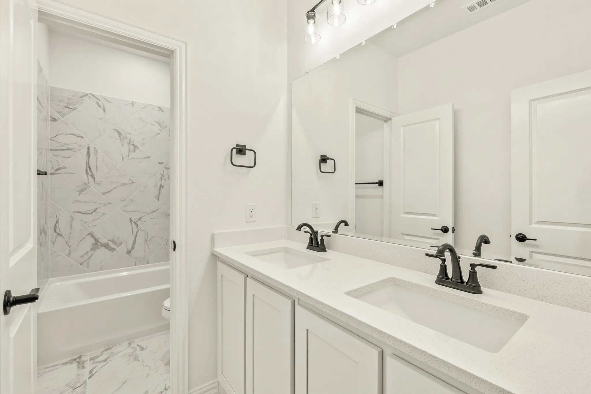 Single Family Residence For Sale in Ellis County , 925 Cannes Drive, Red Oak, Texas 75154, 4 Bedroom, 4 Bathroom, 2 Garage spaces, 3,436 Sqft, built in 2025, New Construction - Complete, mls#21160000, Real Estate Agent in Red Oak, Homes For Sale in Ellis county, Homes For Sale in Red Oak, Realtor in Red Oak Texas, Real Estate Brokerage Independent Realty Texas, Luminita Cordes Realtor