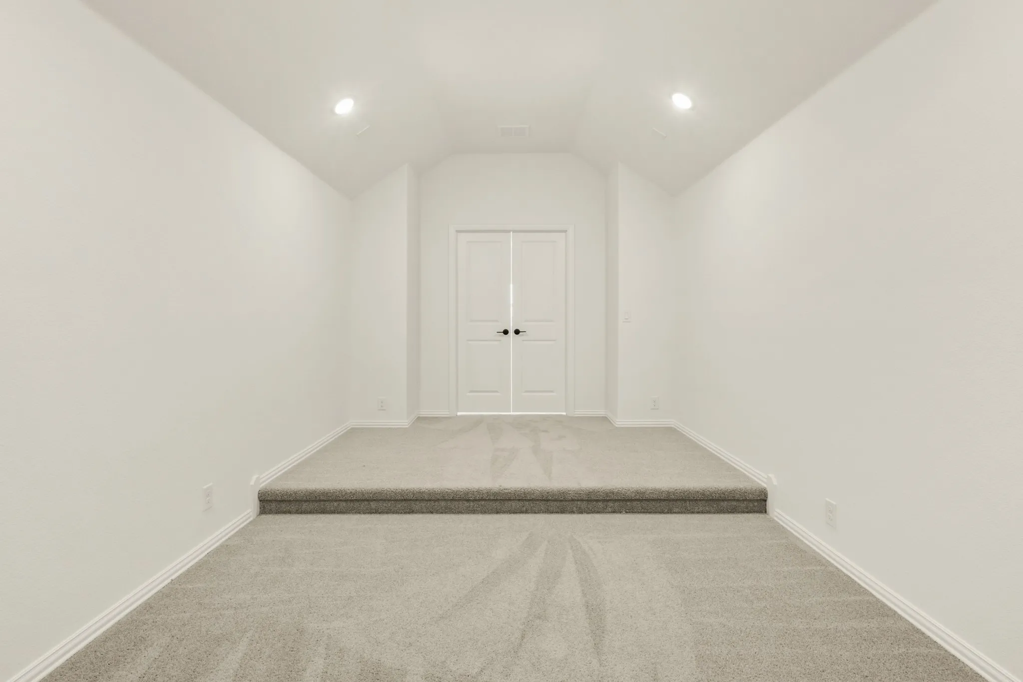 Single Family Residence For Sale in Ellis County , 925 Cannes Drive, Red Oak, Texas 75154, 4 Bedroom, 4 Bathroom, 2 Garage spaces, 3,436 Sqft, built in 2025, New Construction - Complete, mls#21160000, Real Estate Agent in Red Oak, Homes For Sale in Ellis county, Homes For Sale in Red Oak, Realtor in Red Oak Texas, Real Estate Brokerage Independent Realty Texas, Luminita Cordes Realtor