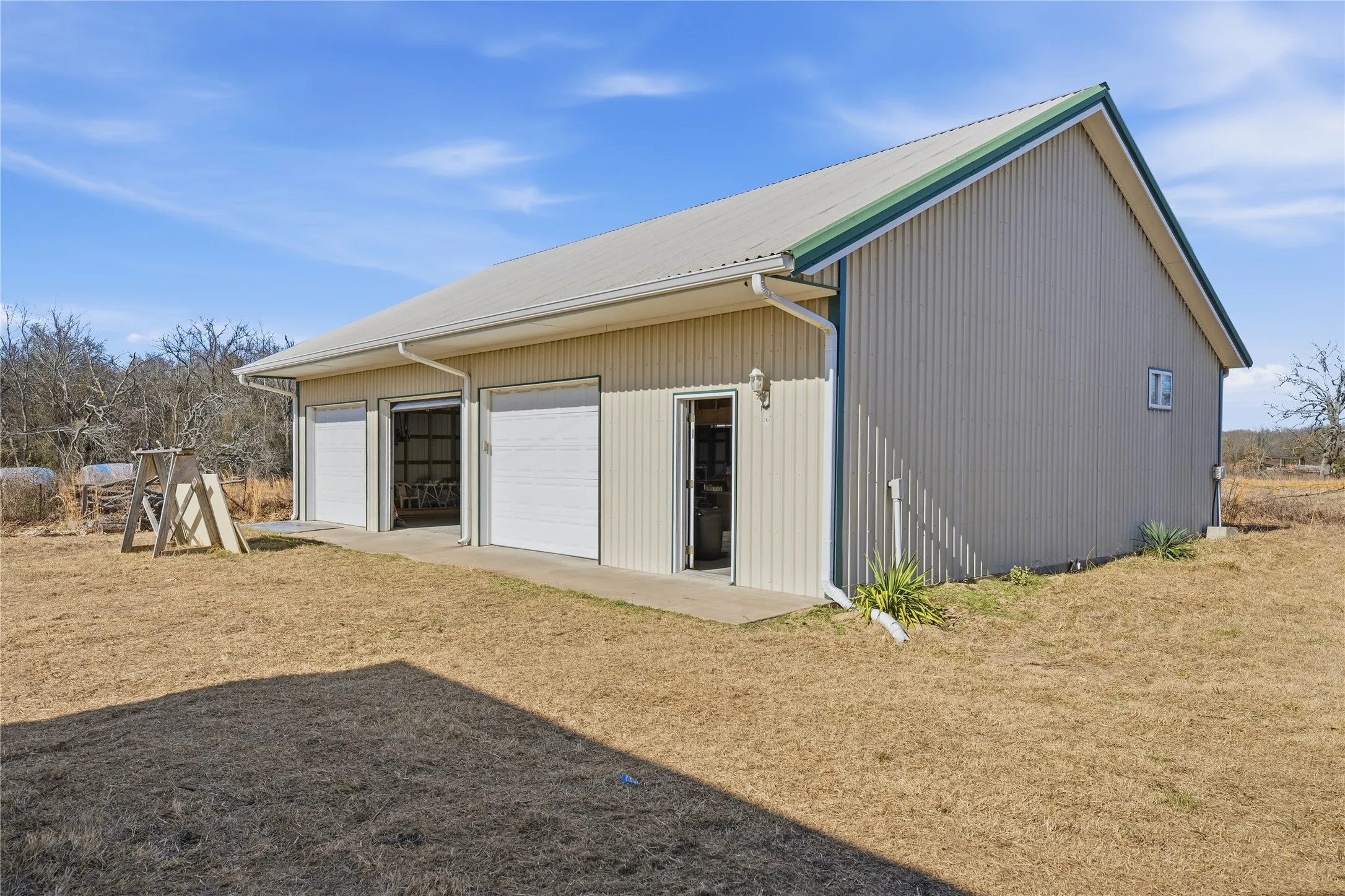 Single Family Residence For Sale in Van Zandt County , 8640 State Highway 198, Canton, Texas 75103, 3 Bedrooms, 3 Bathrooms, 3 Garage spaces, 2,100 Sqft, built in 1940, Preowned, Price $899,900, mls#21159578, Real Estate Agent in Canton, Homes For Sale in Van Zandt county, Homes For Sale in Canton, Realtor in Canton Texas, Real Estate Brokerage Independent Realty Texas, Luminita Cordes Realtor