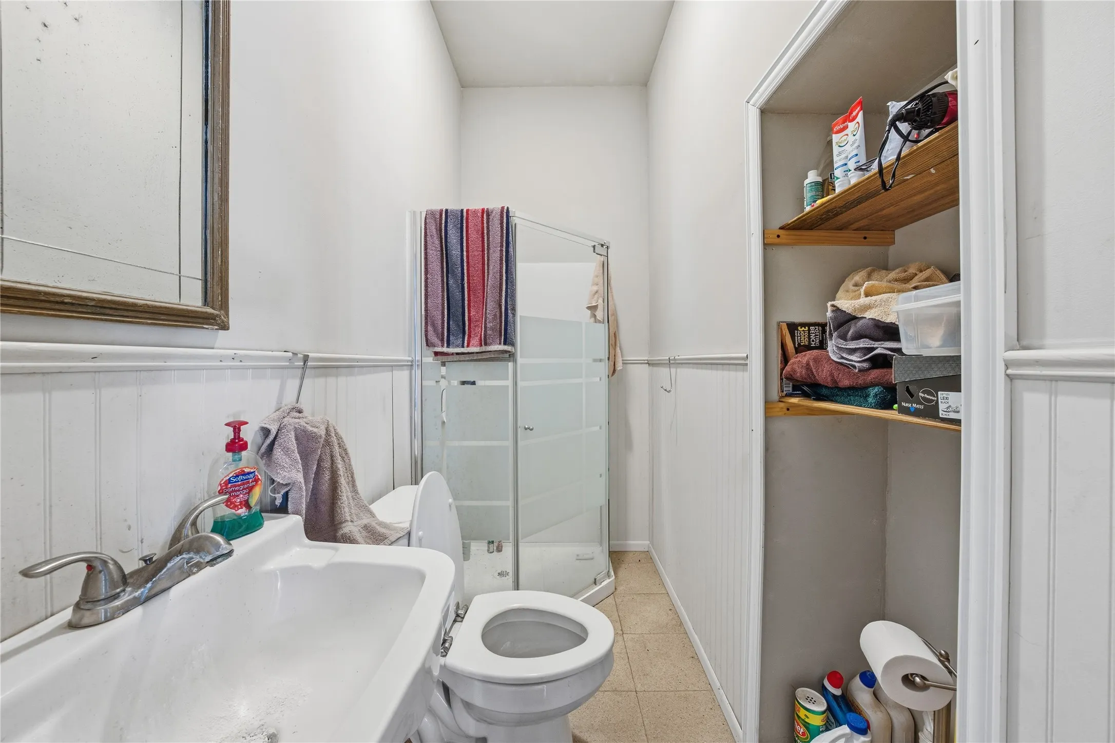 Single Family Residence For Sale in Van Zandt County , 8640 State Highway 198, Canton, Texas 75103, 3 Bedrooms, 3 Bathrooms, 3 Garage spaces, 2,100 Sqft, built in 1940, Preowned, Price $899,900, mls#21159578, Real Estate Agent in Canton, Homes For Sale in Van Zandt county, Homes For Sale in Canton, Realtor in Canton Texas, Real Estate Brokerage Independent Realty Texas, Luminita Cordes Realtor