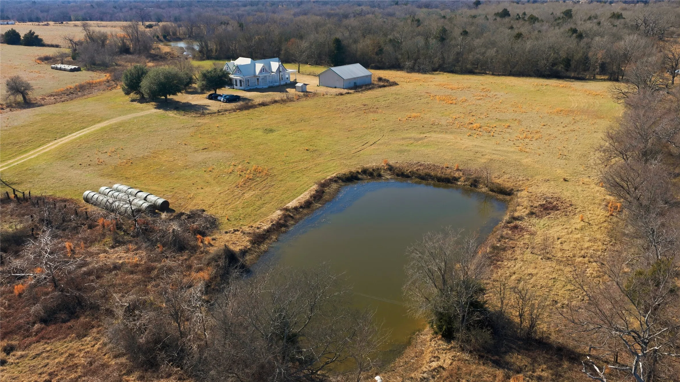 Single Family Residence For Sale in Van Zandt County , 8640 State Highway 198, Canton, Texas 75103, 3 Bedrooms, 3 Bathrooms, 3 Garage spaces, 2,100 Sqft, built in 1940, Preowned, Price $899,900, mls#21159578, Real Estate Agent in Canton, Homes For Sale in Van Zandt county, Homes For Sale in Canton, Realtor in Canton Texas, Real Estate Brokerage Independent Realty Texas, Luminita Cordes Realtor