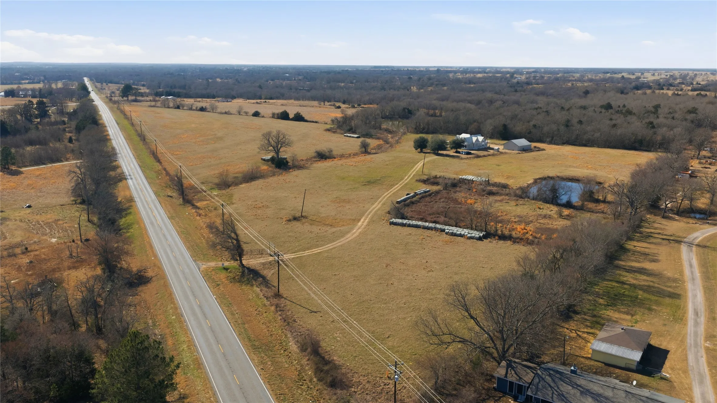 Single Family Residence For Sale in Van Zandt County , 8640 State Highway 198, Canton, Texas 75103, 3 Bedrooms, 3 Bathrooms, 3 Garage spaces, 2,100 Sqft, built in 1940, Preowned, Price $899,900, mls#21159578, Real Estate Agent in Canton, Homes For Sale in Van Zandt county, Homes For Sale in Canton, Realtor in Canton Texas, Real Estate Brokerage Independent Realty Texas, Luminita Cordes Realtor