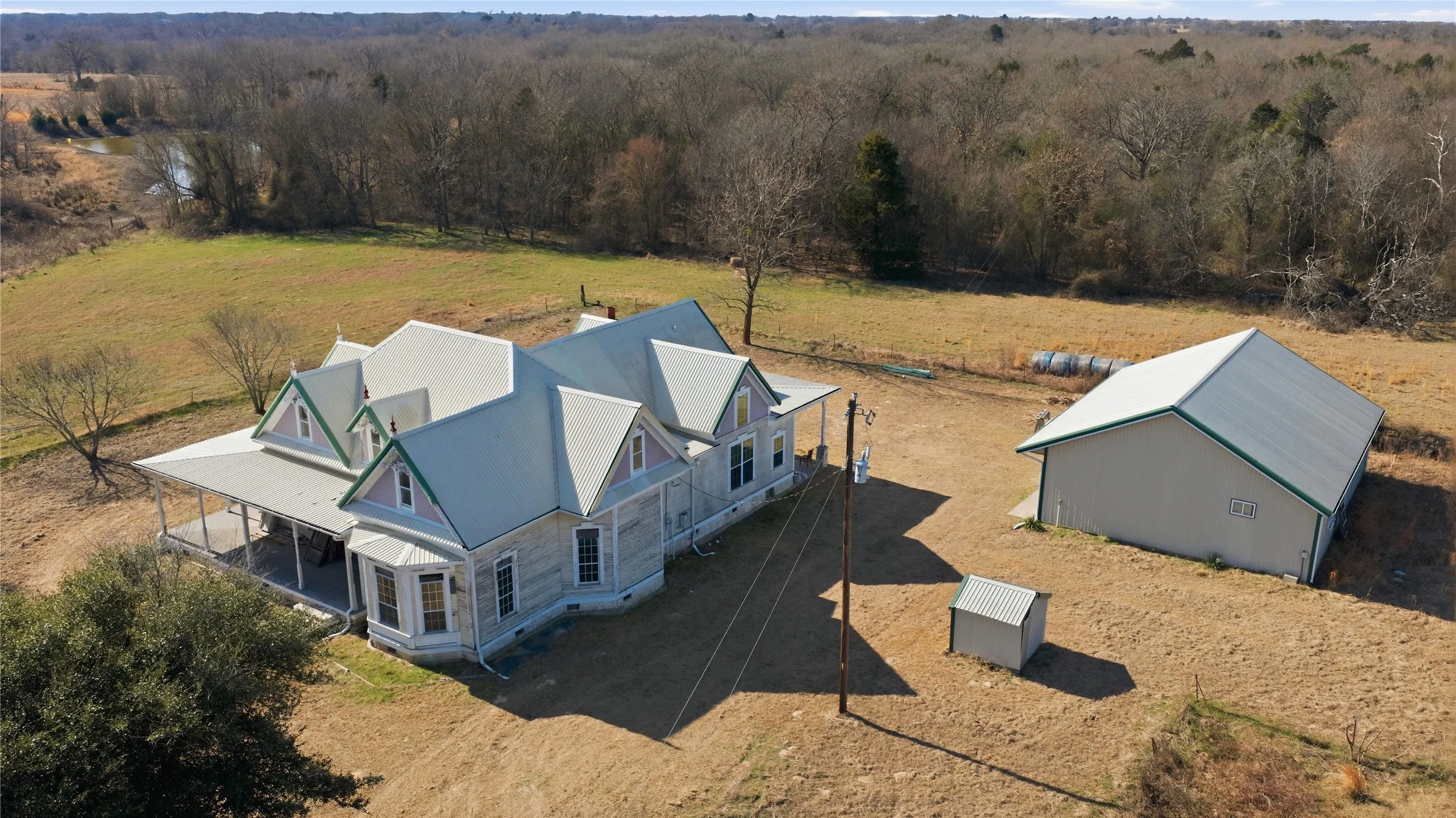 Single Family Residence For Sale in Van Zandt County , 8640 State Highway 198, Canton, Texas 75103, 3 Bedrooms, 3 Bathrooms, 3 Garage spaces, 2,100 Sqft, built in 1940, Preowned, Price $899,900, mls#21159578, Real Estate Agent in Canton, Homes For Sale in Van Zandt county, Homes For Sale in Canton, Realtor in Canton Texas, Real Estate Brokerage Independent Realty Texas, Luminita Cordes Realtor