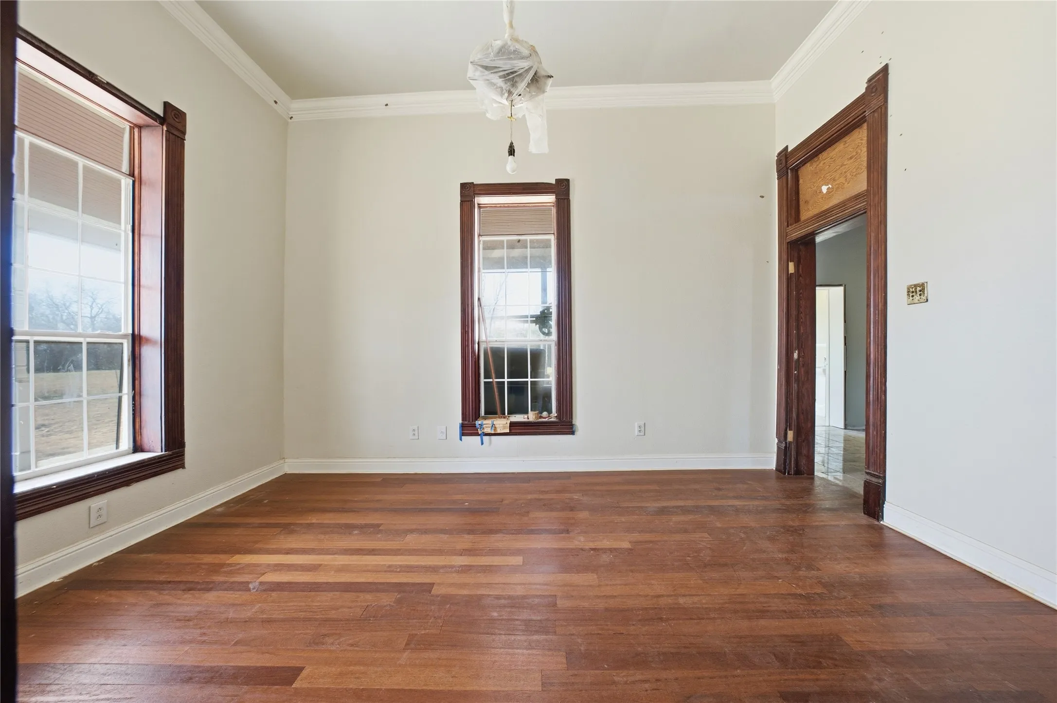 Single Family Residence For Sale in Van Zandt County , 8640 State Highway 198, Canton, Texas 75103, 3 Bedrooms, 3 Bathrooms, 3 Garage spaces, 2,100 Sqft, built in 1940, Preowned, Price $899,900, mls#21159578, Real Estate Agent in Canton, Homes For Sale in Van Zandt county, Homes For Sale in Canton, Realtor in Canton Texas, Real Estate Brokerage Independent Realty Texas, Luminita Cordes Realtor