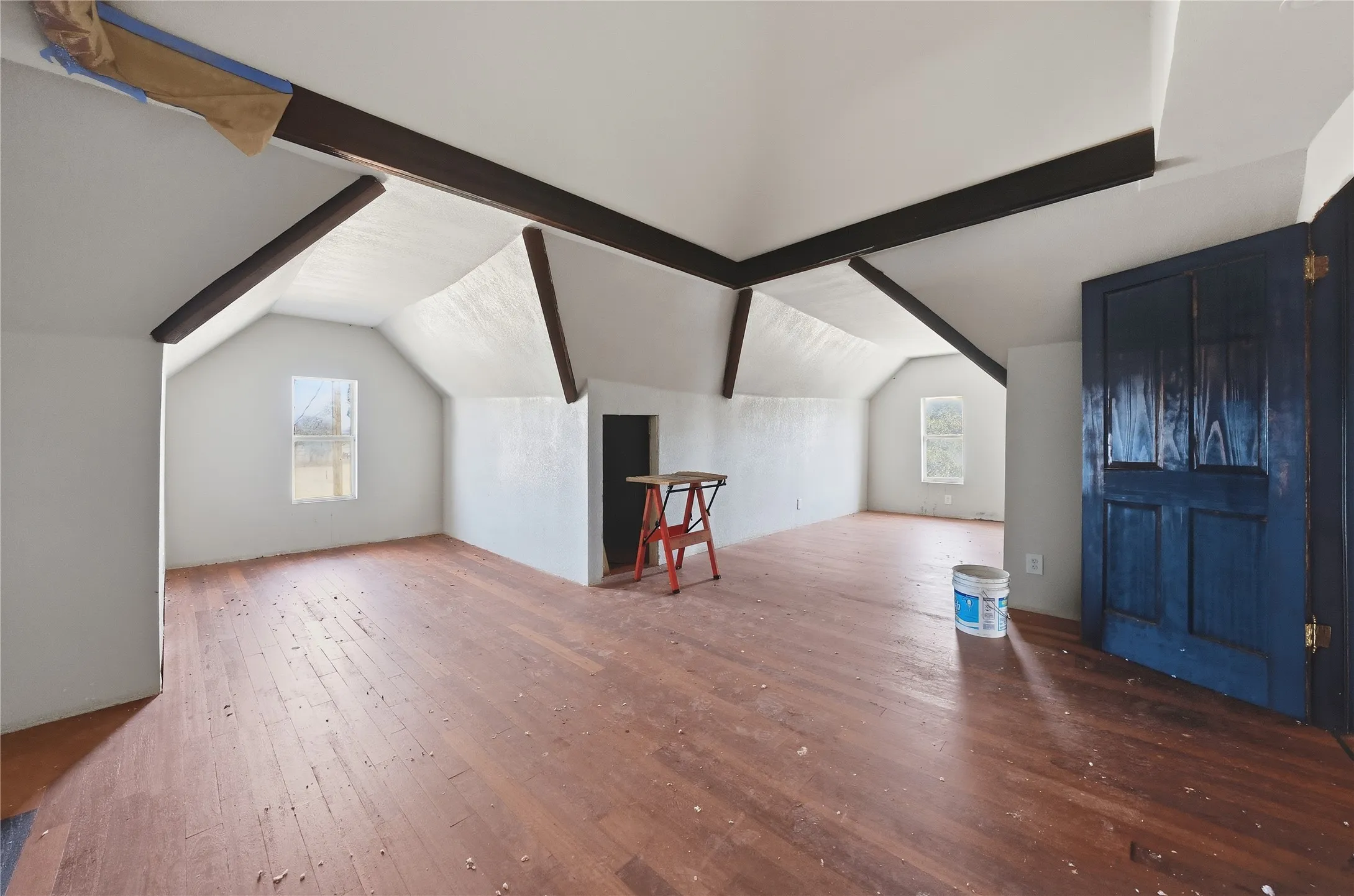 Single Family Residence For Sale in Van Zandt County , 8640 State Highway 198, Canton, Texas 75103, 3 Bedrooms, 3 Bathrooms, 3 Garage spaces, 2,100 Sqft, built in 1940, Preowned, Price $899,900, mls#21159578, Real Estate Agent in Canton, Homes For Sale in Van Zandt county, Homes For Sale in Canton, Realtor in Canton Texas, Real Estate Brokerage Independent Realty Texas, Luminita Cordes Realtor