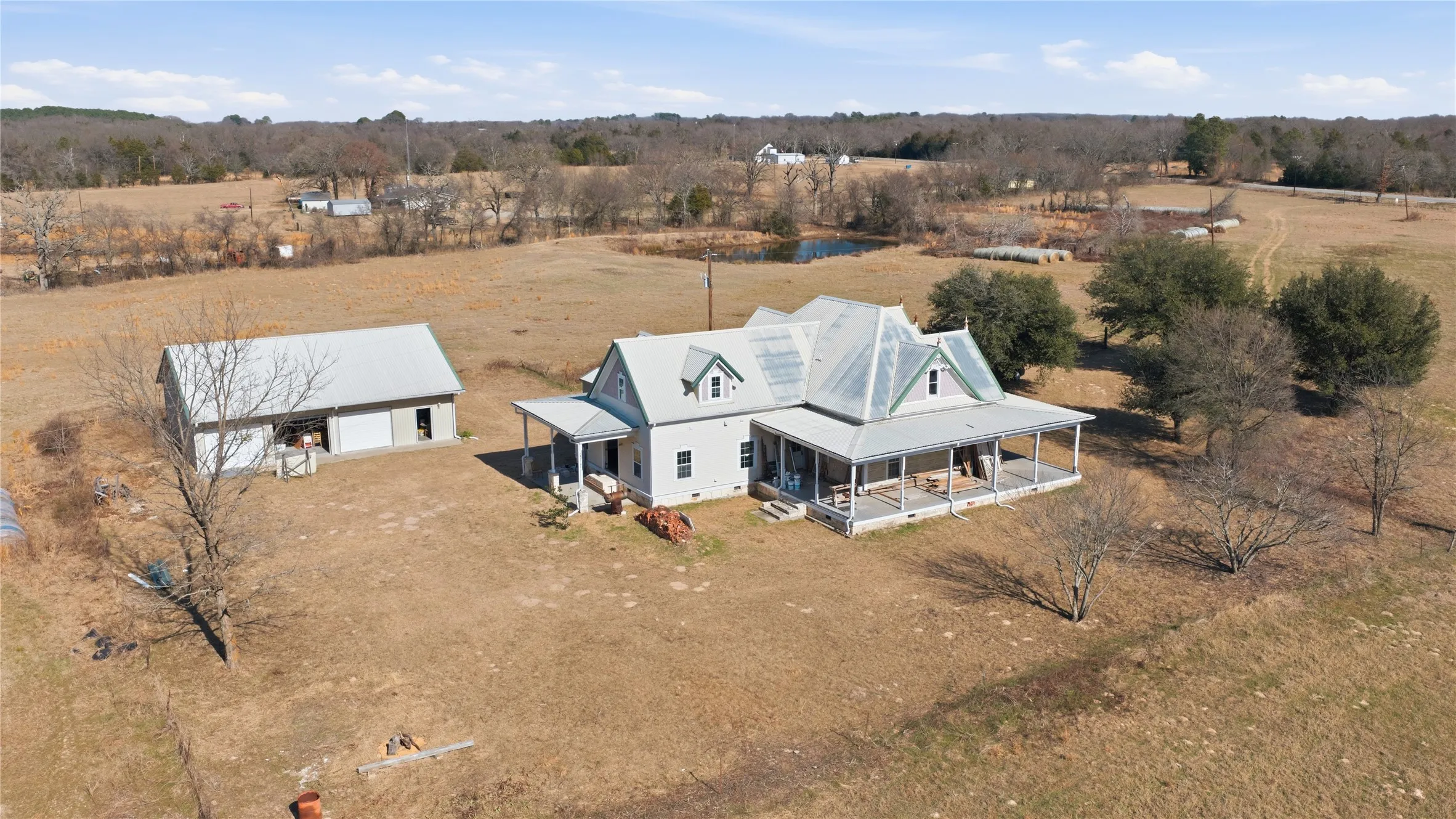 Single Family Residence For Sale in Van Zandt County , 8640 State Highway 198, Canton, Texas 75103, 3 Bedrooms, 3 Bathrooms, 3 Garage spaces, 2,100 Sqft, built in 1940, Preowned, Price $899,900, mls#21159578, Real Estate Agent in Canton, Homes For Sale in Van Zandt county, Homes For Sale in Canton, Realtor in Canton Texas, Real Estate Brokerage Independent Realty Texas, Luminita Cordes Realtor