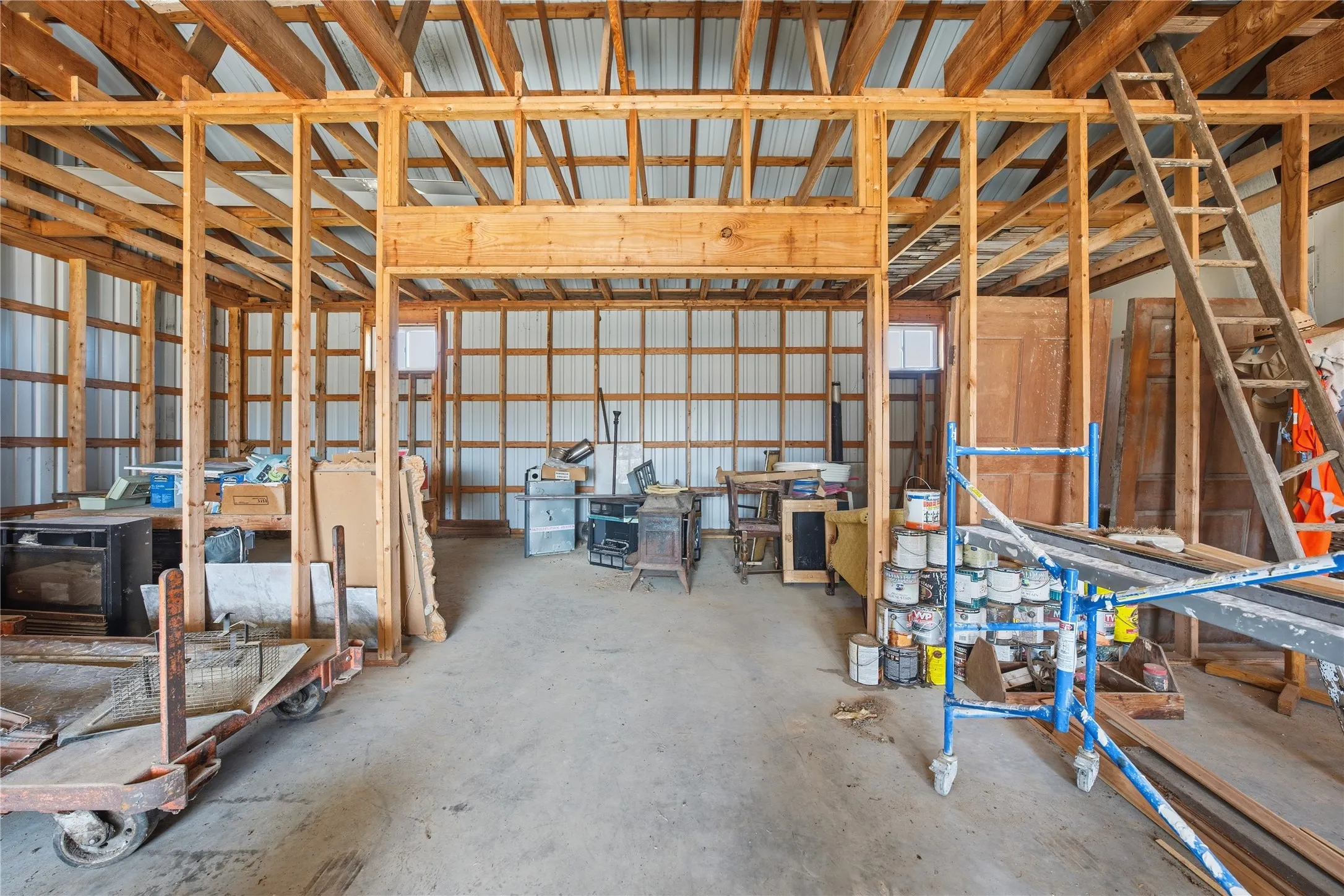 Single Family Residence For Sale in Van Zandt County , 8640 State Highway 198, Canton, Texas 75103, 3 Bedrooms, 3 Bathrooms, 3 Garage spaces, 2,100 Sqft, built in 1940, Preowned, Price $899,900, mls#21159578, Real Estate Agent in Canton, Homes For Sale in Van Zandt county, Homes For Sale in Canton, Realtor in Canton Texas, Real Estate Brokerage Independent Realty Texas, Luminita Cordes Realtor