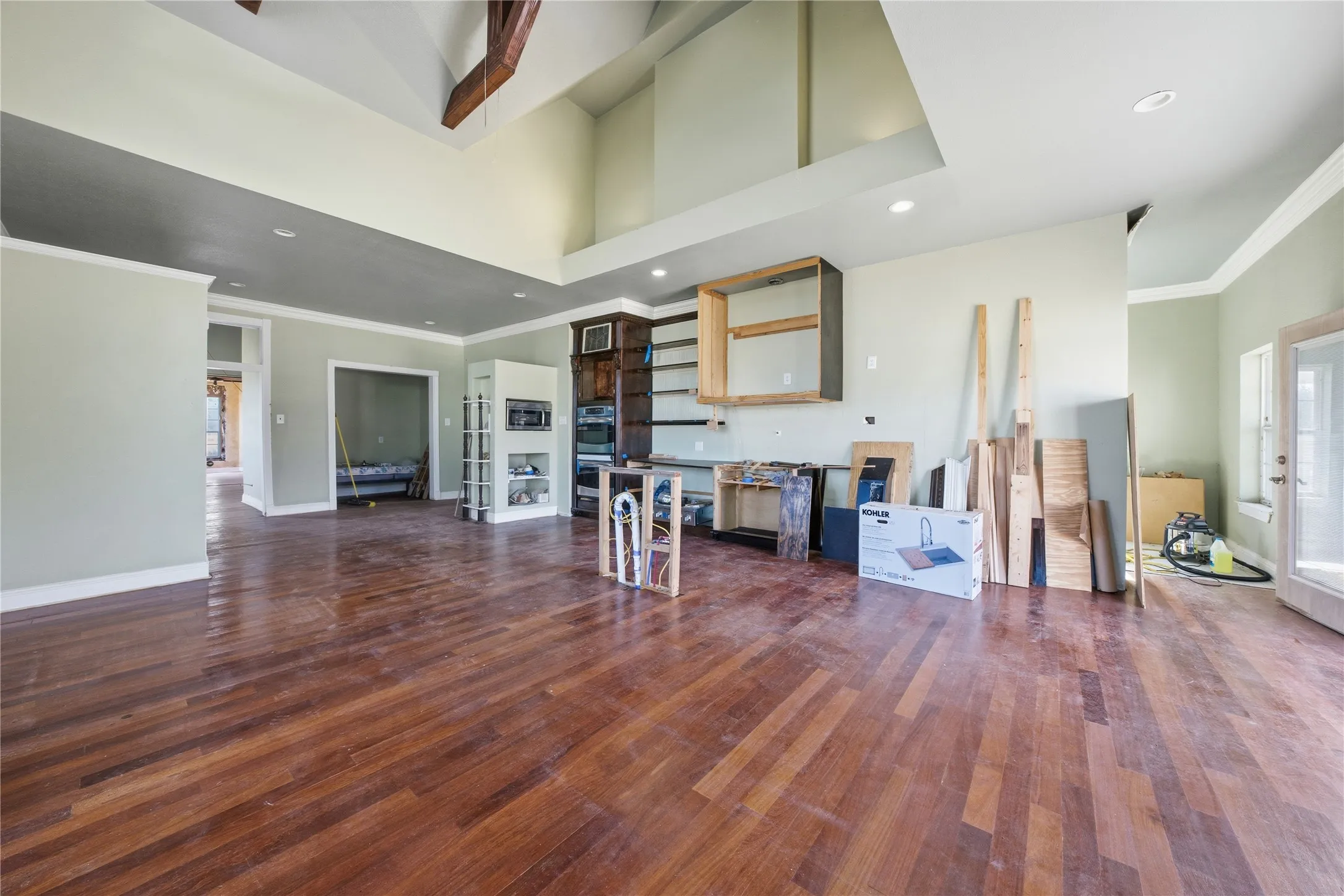 Single Family Residence For Sale in Van Zandt County , 8640 State Highway 198, Canton, Texas 75103, 3 Bedrooms, 3 Bathrooms, 3 Garage spaces, 2,100 Sqft, built in 1940, Preowned, Price $899,900, mls#21159578, Real Estate Agent in Canton, Homes For Sale in Van Zandt county, Homes For Sale in Canton, Realtor in Canton Texas, Real Estate Brokerage Independent Realty Texas, Luminita Cordes Realtor