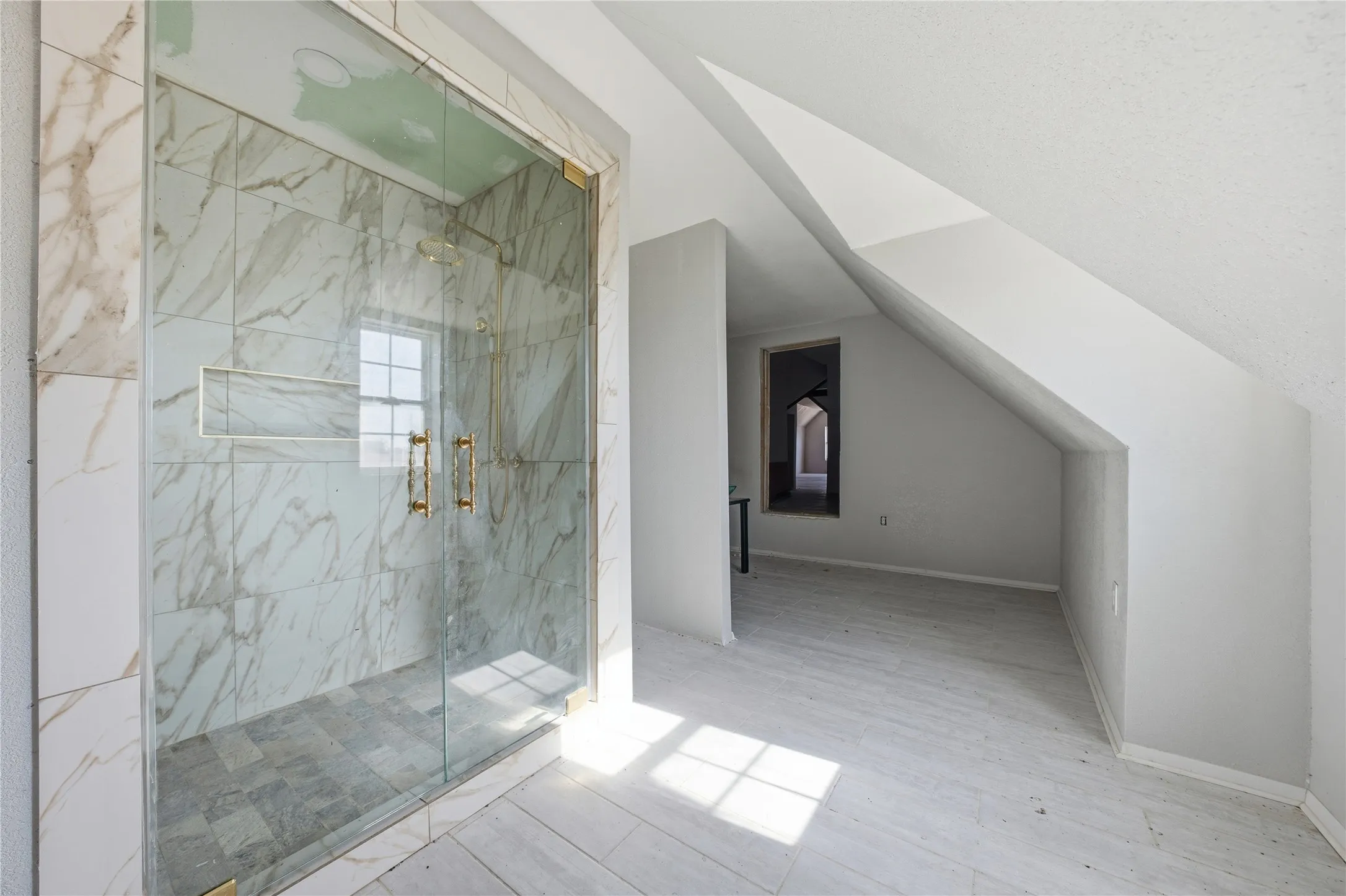 Single Family Residence For Sale in Van Zandt County , 8640 State Highway 198, Canton, Texas 75103, 3 Bedrooms, 3 Bathrooms, 3 Garage spaces, 2,100 Sqft, built in 1940, Preowned, Price $899,900, mls#21159578, Real Estate Agent in Canton, Homes For Sale in Van Zandt county, Homes For Sale in Canton, Realtor in Canton Texas, Real Estate Brokerage Independent Realty Texas, Luminita Cordes Realtor