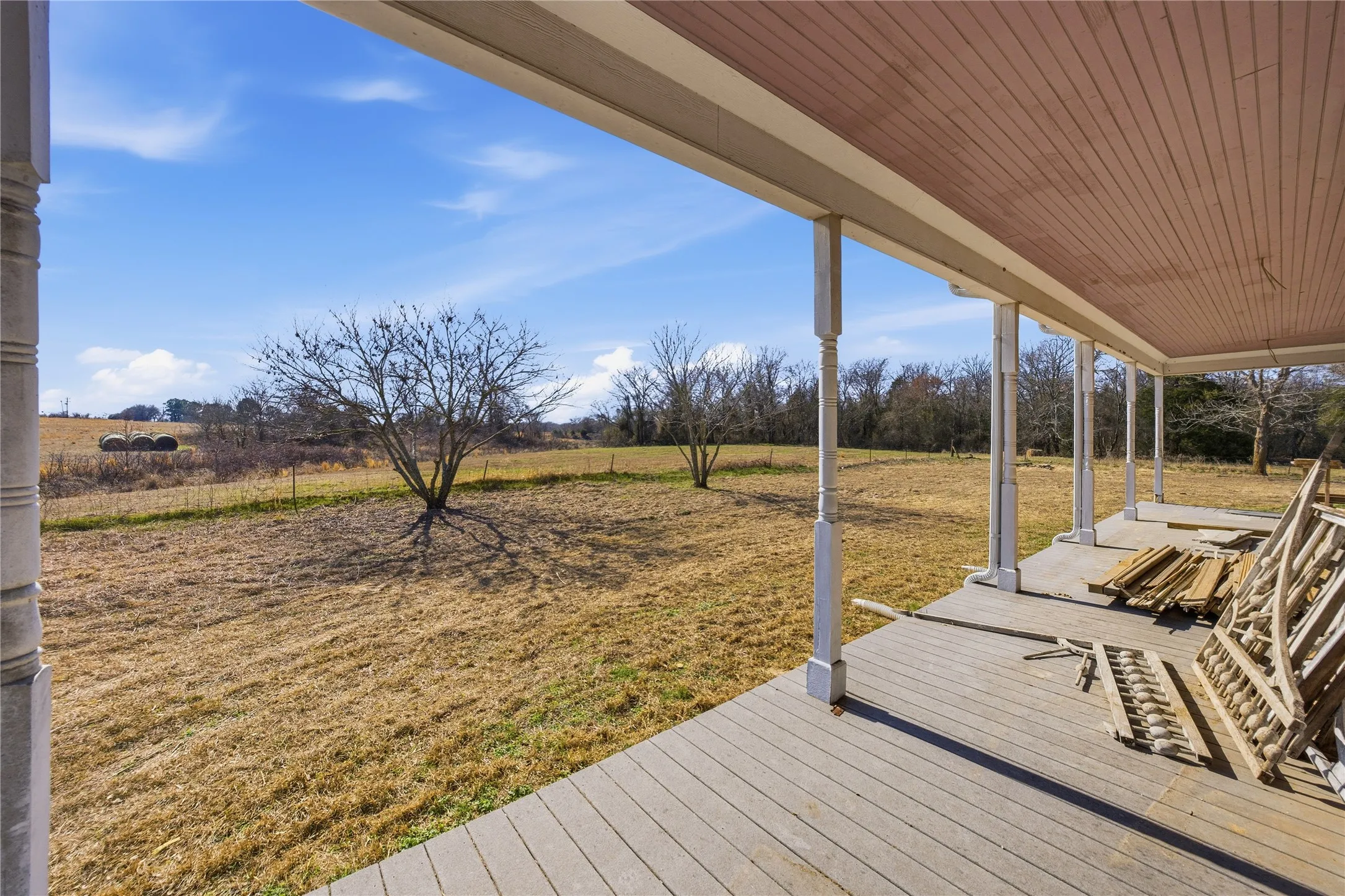 Single Family Residence For Sale in Van Zandt County , 8640 State Highway 198, Canton, Texas 75103, 3 Bedrooms, 3 Bathrooms, 3 Garage spaces, 2,100 Sqft, built in 1940, Preowned, Price $899,900, mls#21159578, Real Estate Agent in Canton, Homes For Sale in Van Zandt county, Homes For Sale in Canton, Realtor in Canton Texas, Real Estate Brokerage Independent Realty Texas, Luminita Cordes Realtor