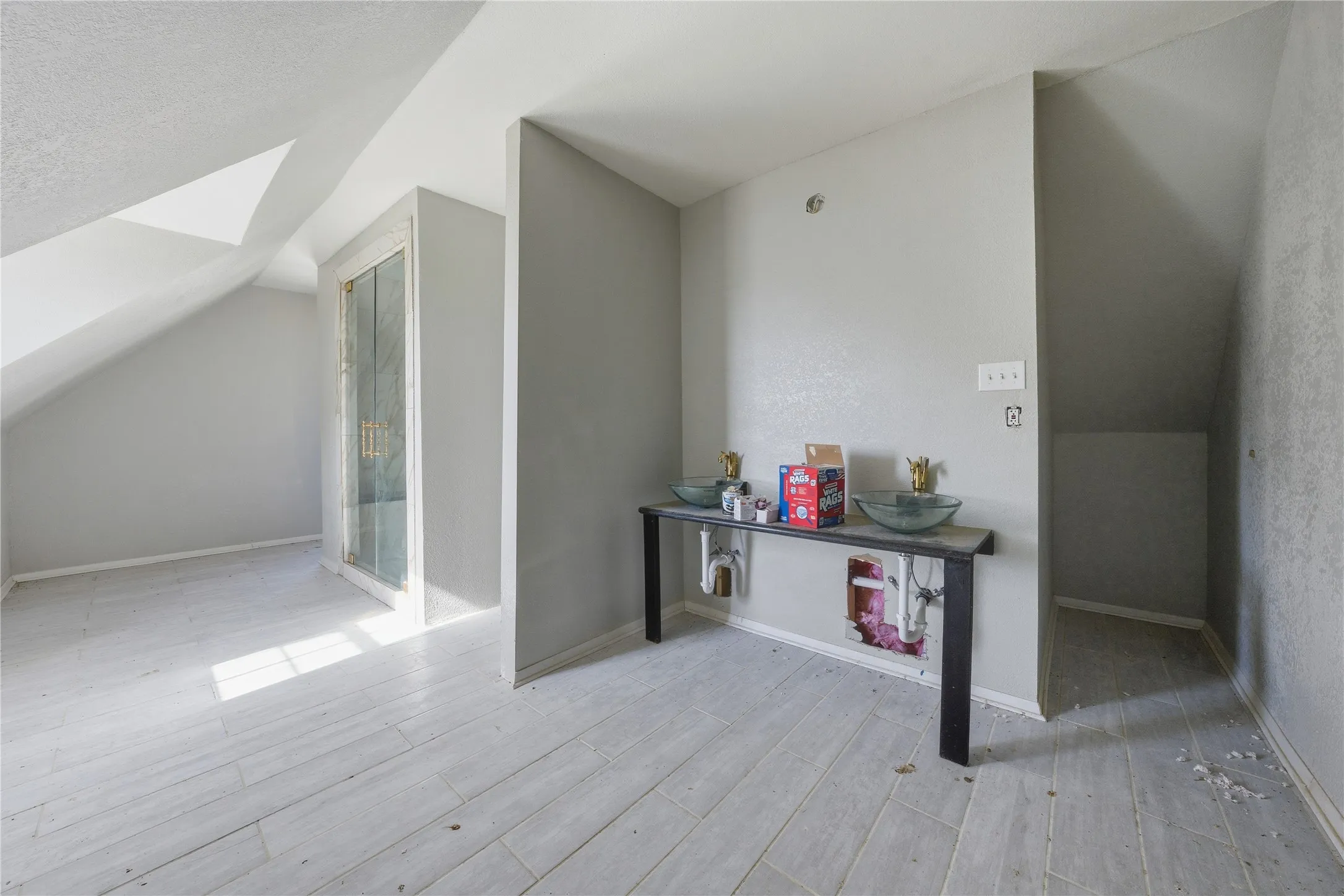 Single Family Residence For Sale in Van Zandt County , 8640 State Highway 198, Canton, Texas 75103, 3 Bedrooms, 3 Bathrooms, 3 Garage spaces, 2,100 Sqft, built in 1940, Preowned, Price $899,900, mls#21159578, Real Estate Agent in Canton, Homes For Sale in Van Zandt county, Homes For Sale in Canton, Realtor in Canton Texas, Real Estate Brokerage Independent Realty Texas, Luminita Cordes Realtor