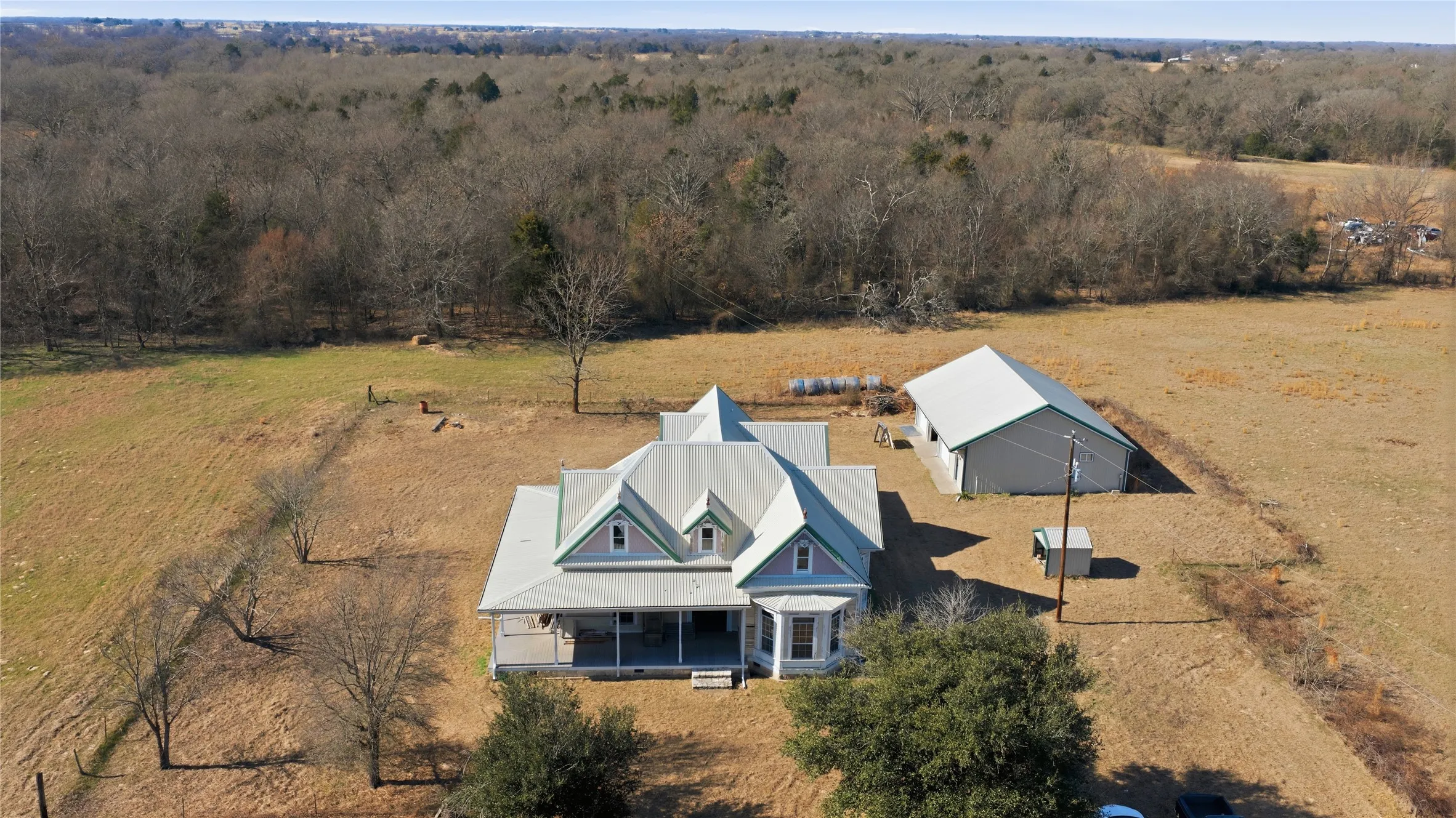 Single Family Residence For Sale in Van Zandt County , 8640 State Highway 198, Canton, Texas 75103, 3 Bedrooms, 3 Bathrooms, 3 Garage spaces, 2,100 Sqft, built in 1940, Preowned, Price $899,900, mls#21159578, Real Estate Agent in Canton, Homes For Sale in Van Zandt county, Homes For Sale in Canton, Realtor in Canton Texas, Real Estate Brokerage Independent Realty Texas, Luminita Cordes Realtor