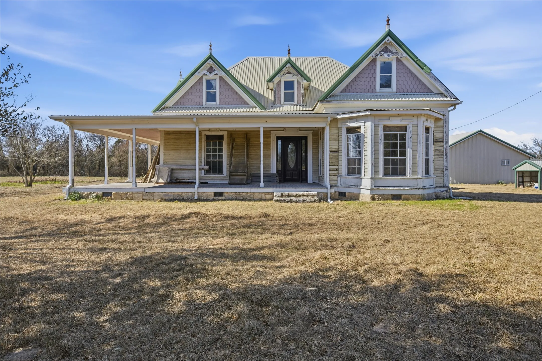Single Family Residence For Sale in Van Zandt County , 8640 State Highway 198, Canton, Texas 75103, 3 Bedrooms, 3 Bathrooms, 3 Garage spaces, 2,100 Sqft, built in 1940, Preowned, Price $899,900, mls#21159578, Real Estate Agent in Canton, Homes For Sale in Van Zandt county, Homes For Sale in Canton, Realtor in Canton Texas, Real Estate Brokerage Independent Realty Texas, Luminita Cordes Realtor