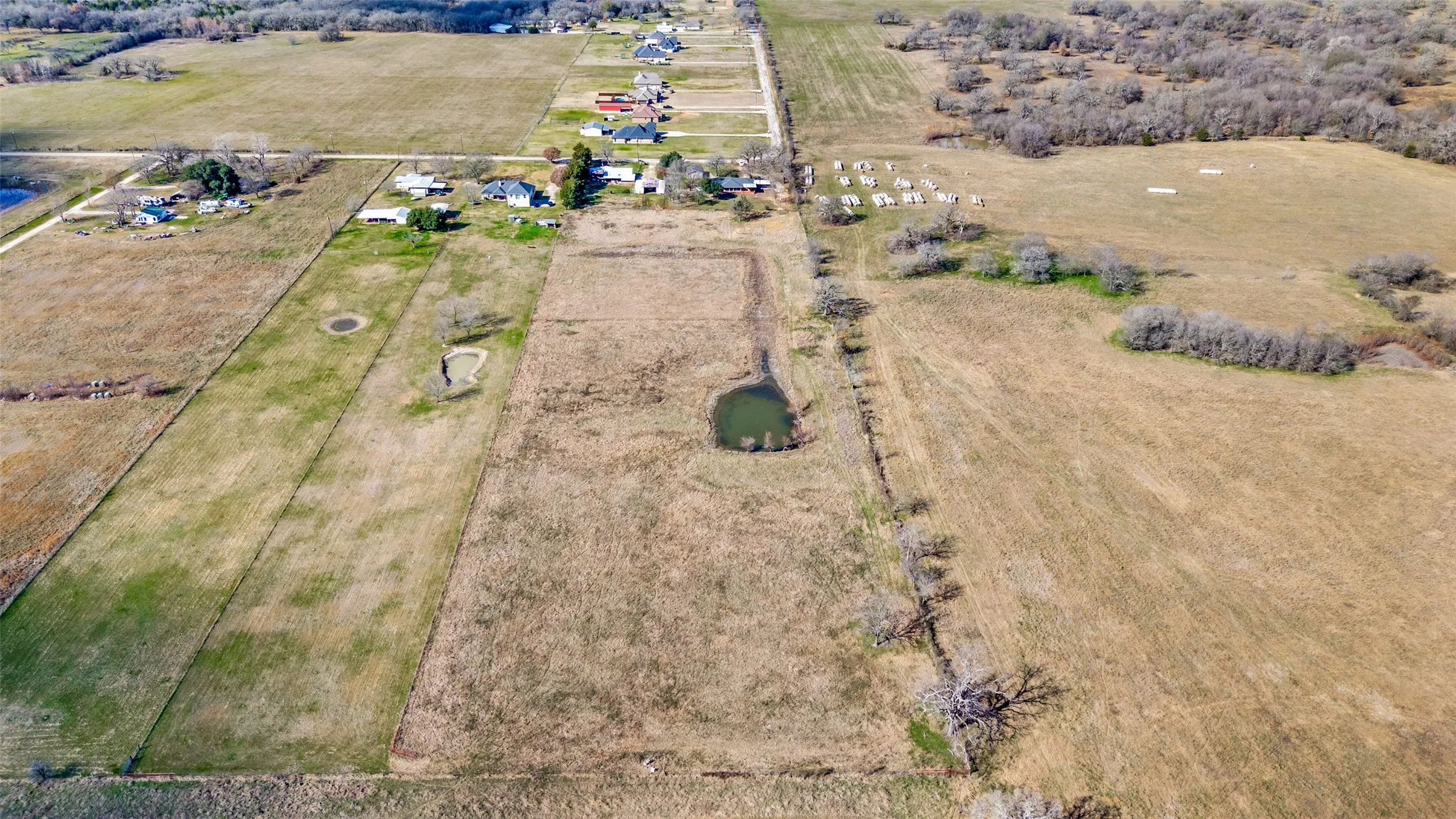 Single Family Residence For Sale in Kaufman County , 515 Farr Altom Road, Combine, Texas 75159, 3 Bedroom, 2 Bathroom, 1 Garage spaces, 2,420 Sqft, built in 1981, Preowned, mls#21157500, Real Estate Agent in Combine, Homes For Sale in Kaufman county, Homes For Sale in Combine, Realtor in Combine Texas, Real Estate Brokerage Independent Realty Texas, Luminita Cordes Realtor