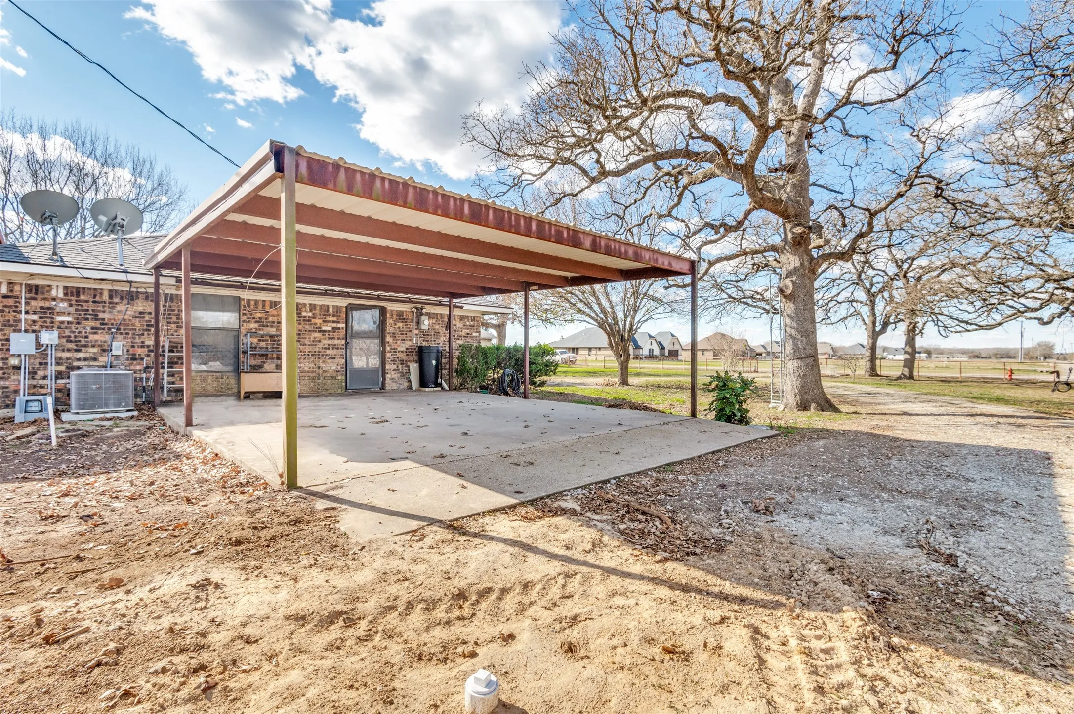 Single Family Residence For Sale in Kaufman County , 515 Farr Altom Road, Combine, Texas 75159, 3 Bedroom, 2 Bathroom, 1 Garage spaces, 2,420 Sqft, built in 1981, Preowned, mls#21157500, Real Estate Agent in Combine, Homes For Sale in Kaufman county, Homes For Sale in Combine, Realtor in Combine Texas, Real Estate Brokerage Independent Realty Texas, Luminita Cordes Realtor