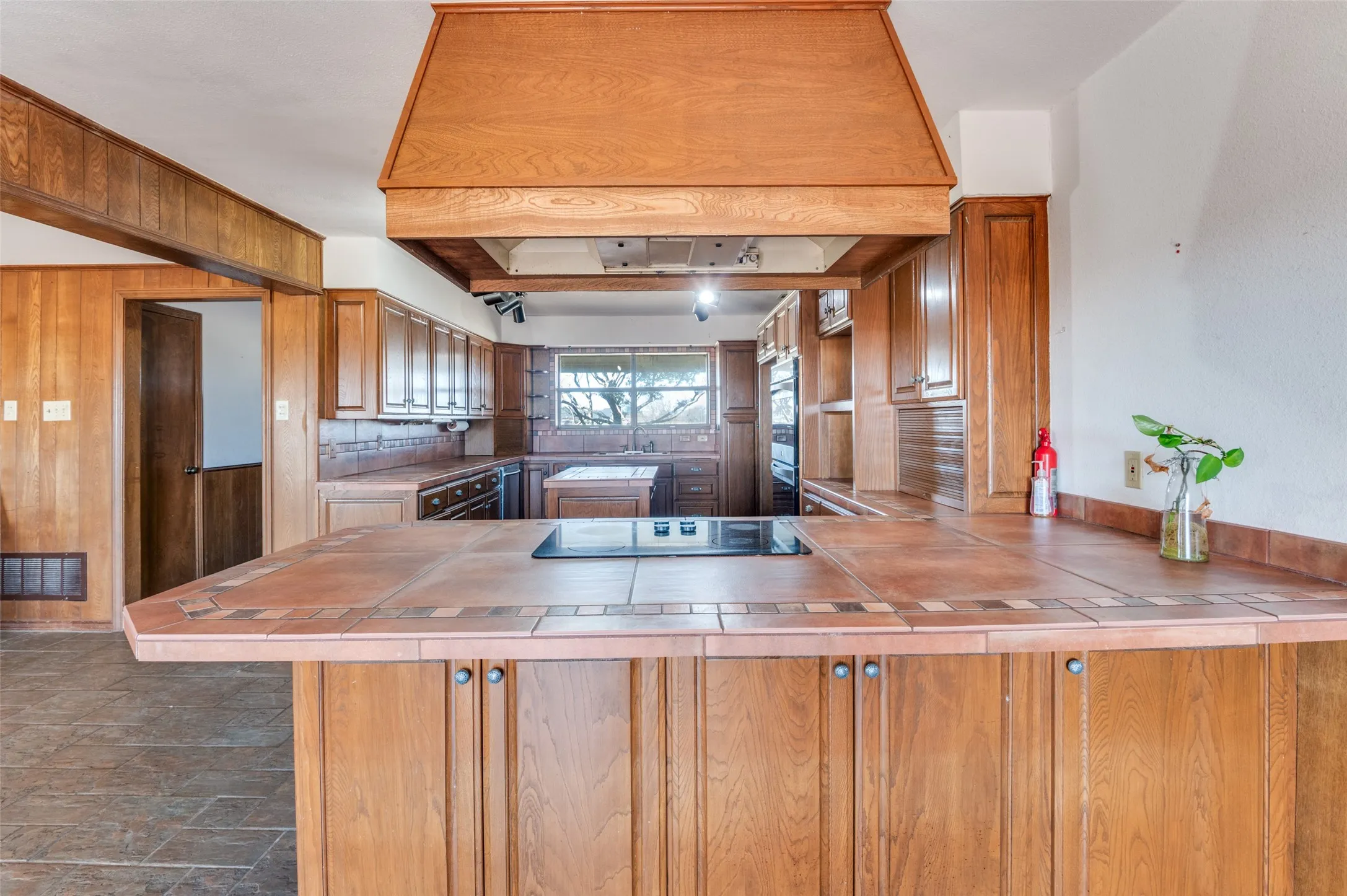 Single Family Residence For Sale in Kaufman County , 515 Farr Altom Road, Combine, Texas 75159, 3 Bedroom, 2 Bathroom, 1 Garage spaces, 2,420 Sqft, built in 1981, Preowned, mls#21157500, Real Estate Agent in Combine, Homes For Sale in Kaufman county, Homes For Sale in Combine, Realtor in Combine Texas, Real Estate Brokerage Independent Realty Texas, Luminita Cordes Realtor