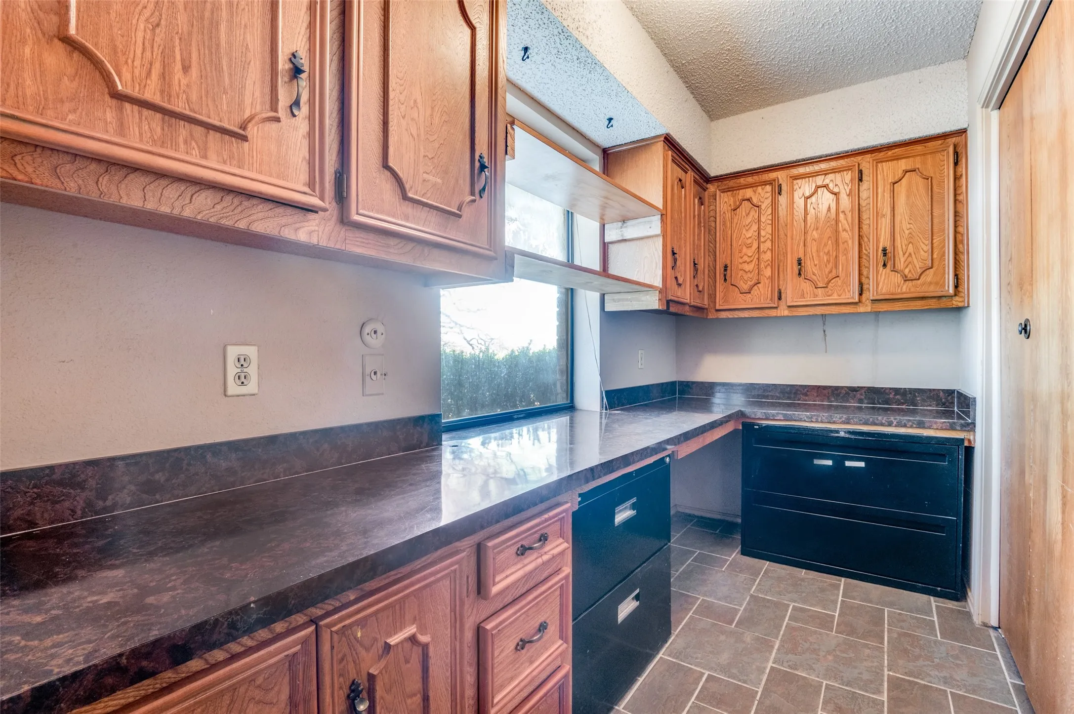 Single Family Residence For Sale in Kaufman County , 515 Farr Altom Road, Combine, Texas 75159, 3 Bedroom, 2 Bathroom, 1 Garage spaces, 2,420 Sqft, built in 1981, Preowned, mls#21157500, Real Estate Agent in Combine, Homes For Sale in Kaufman county, Homes For Sale in Combine, Realtor in Combine Texas, Real Estate Brokerage Independent Realty Texas, Luminita Cordes Realtor