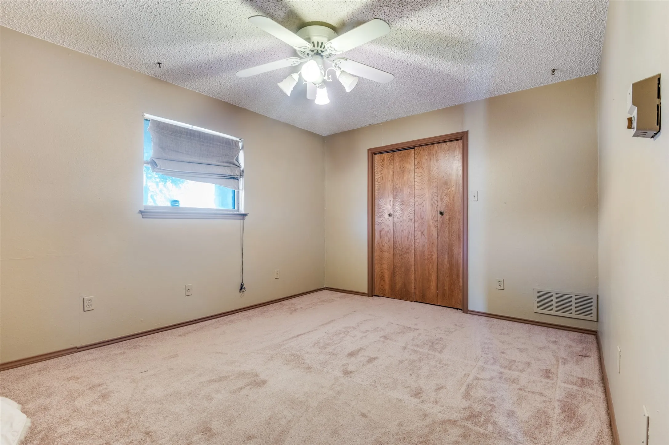 Single Family Residence For Sale in Kaufman County , 515 Farr Altom Road, Combine, Texas 75159, 3 Bedroom, 2 Bathroom, 1 Garage spaces, 2,420 Sqft, built in 1981, Preowned, mls#21157500, Real Estate Agent in Combine, Homes For Sale in Kaufman county, Homes For Sale in Combine, Realtor in Combine Texas, Real Estate Brokerage Independent Realty Texas, Luminita Cordes Realtor