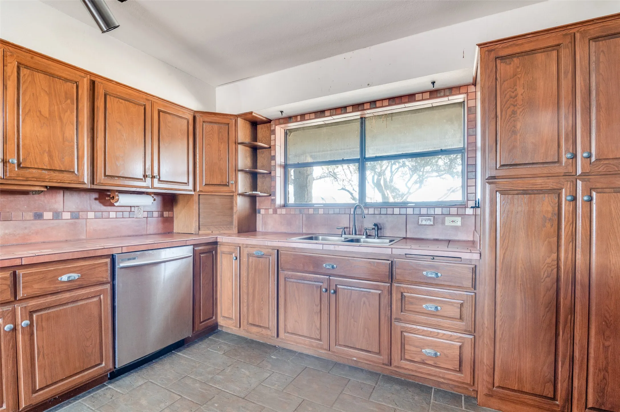Single Family Residence For Sale in Kaufman County , 515 Farr Altom Road, Combine, Texas 75159, 3 Bedroom, 2 Bathroom, 1 Garage spaces, 2,420 Sqft, built in 1981, Preowned, mls#21157500, Real Estate Agent in Combine, Homes For Sale in Kaufman county, Homes For Sale in Combine, Realtor in Combine Texas, Real Estate Brokerage Independent Realty Texas, Luminita Cordes Realtor