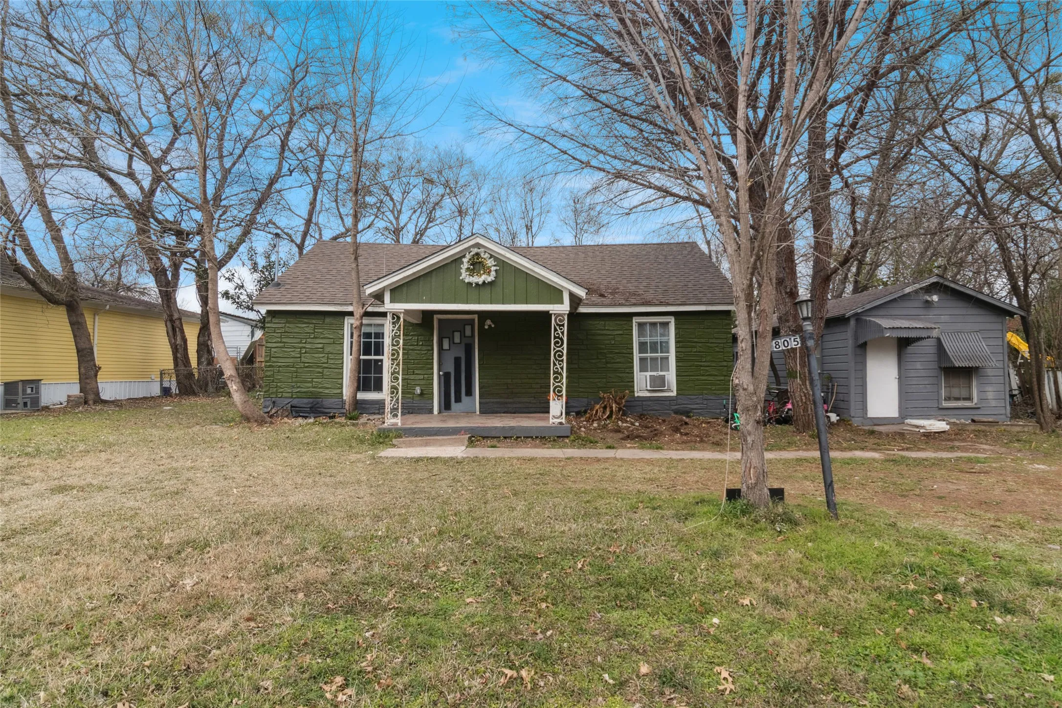 Single Family Residence For Sale in Kaufman County , 805 E 11th Street, Kemp, Texas 75143, 3 Bedroom, 2 Bathroom, Garage spaces, 1,100 Sqft, built in 1900, mls#21160127, Real Estate Agent in Kemp, Homes For Sale in Kaufman county, Homes For Sale in Kemp, Realtor in Kemp Texas, Real Estate Brokerage Independent Realty Texas, Luminita Cordes Realtor