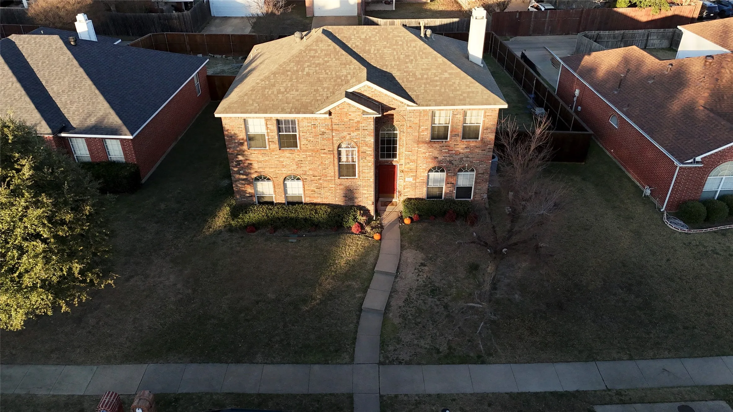 Single Family Residence For Sale in Dallas County , 829 John Peter Way, Mesquite, Texas 75149, 5 Bedrooms, 3 Bathrooms, 2 Garage spaces, 2,371 Sqft, built in 1999, Price $365,000, mls#21157107, Real Estate Agent in Mesquite, Homes For Sale in Dallas county, Homes For Sale in Mesquite, Realtor in Mesquite Texas, Real Estate Brokerage Independent Realty Texas, Luminita Cordes Realtor