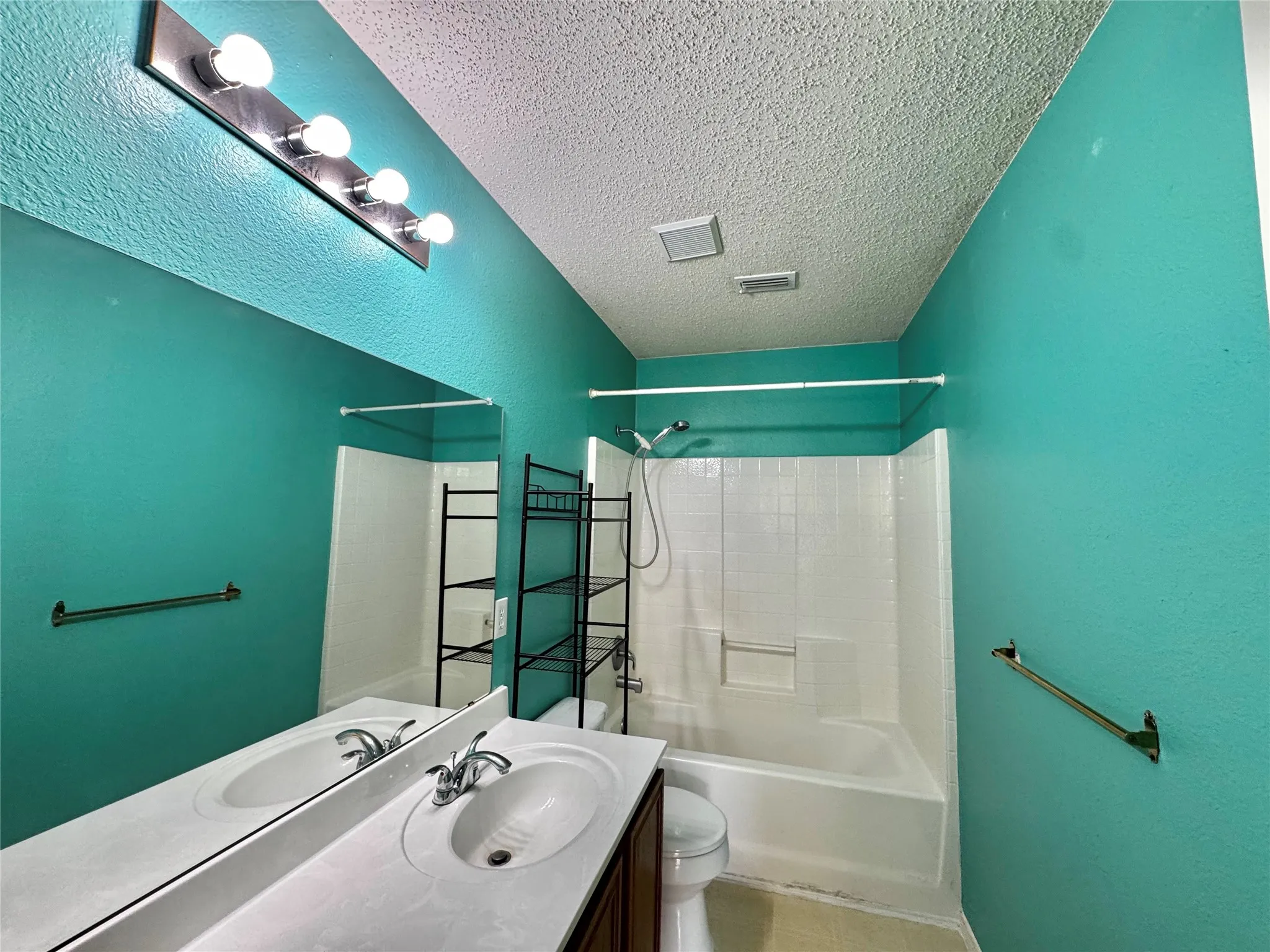 Upstairs Full Bathroom