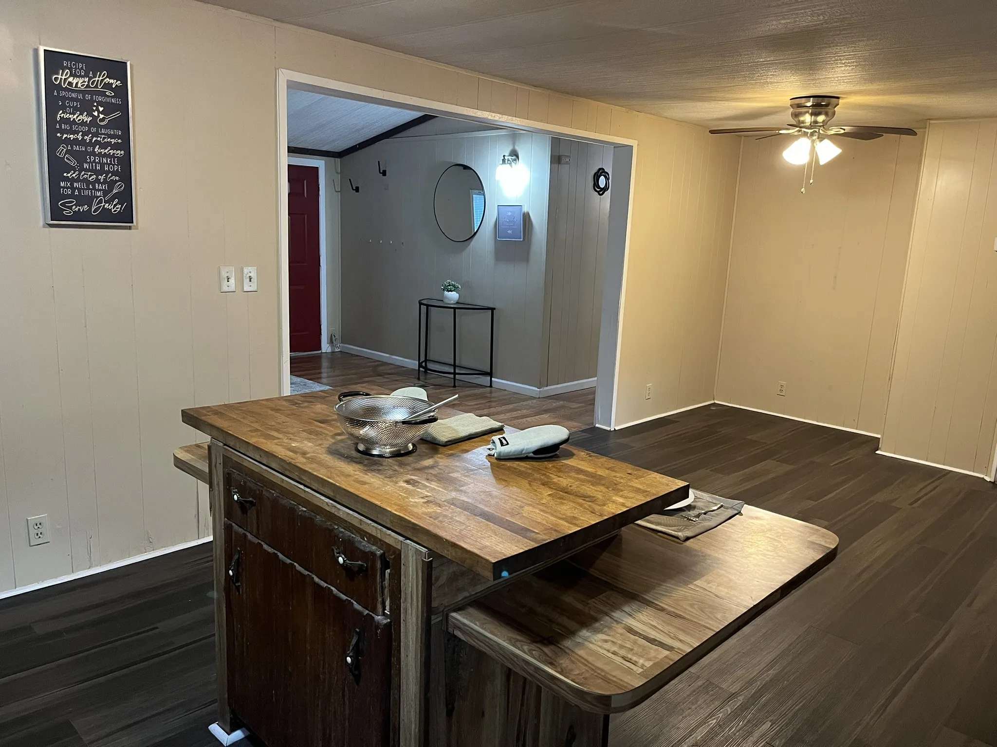 Manufactured Home For Sale in Bell County , 5576 Helm ln, Temple, Texas 76502, 3 Bedroom, 2 Bathroom, Garage spaces, 1,232 Sqft, built in 1982, Preowned, mls#21159839, Real Estate Agent in Temple, Homes For Sale in Bell county, Homes For Sale in Temple, Realtor in Temple Texas, Real Estate Brokerage Independent Realty Texas, Luminita Cordes Realtor