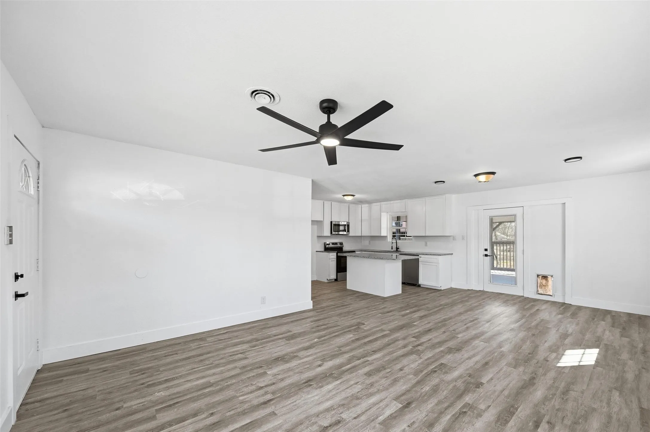 Single Family Residence For Sale in Collin County , 421 Cherry Drive, Princeton, Texas 75407, 3 Bedrooms, 2 Bathrooms, 2 Garage spaces, 1,702 Sqft, built in 1968, Price $256,500, mls#21160281, Real Estate Agent in Princeton, Homes For Sale in Collin county, Homes For Sale in Princeton, Realtor in Princeton Texas, Real Estate Brokerage Independent Realty Texas, Luminita Cordes Realtor