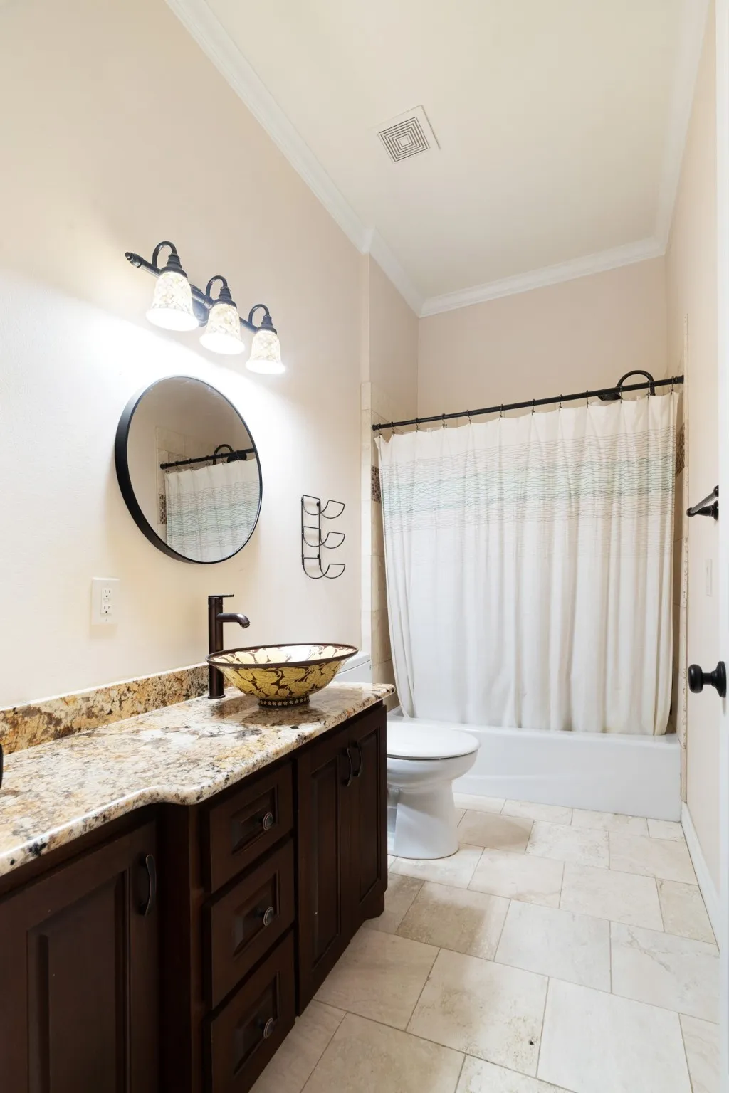 Single Family Residence For Sale in Lamar County , 4705 Boulder Lane, Paris, Texas 75462, 5 Bedroom, 4 Bathroom, 2 Garage spaces, 3,963 Sqft, built in 2014, Preowned, mls#21160155, Real Estate Agent in Paris, Homes For Sale in Lamar county, Homes For Sale in Paris, Realtor in Paris Texas, Real Estate Brokerage Independent Realty Texas, Luminita Cordes Realtor