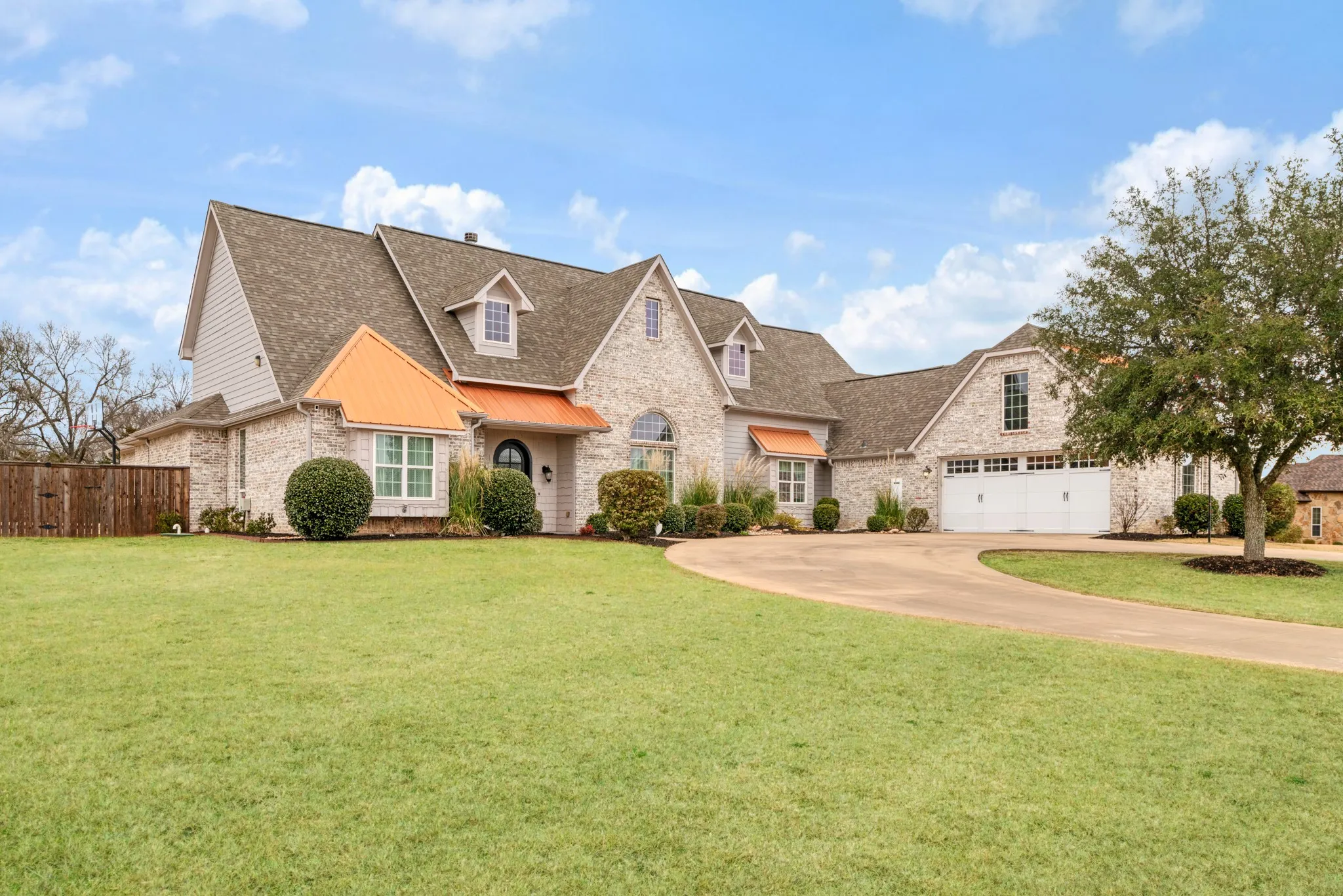 Single Family Residence For Sale in Lamar County , 4705 Boulder Lane, Paris, Texas 75462, 5 Bedroom, 4 Bathroom, 2 Garage spaces, 3,963 Sqft, built in 2014, Preowned, mls#21160155, Real Estate Agent in Paris, Homes For Sale in Lamar county, Homes For Sale in Paris, Realtor in Paris Texas, Real Estate Brokerage Independent Realty Texas, Luminita Cordes Realtor
