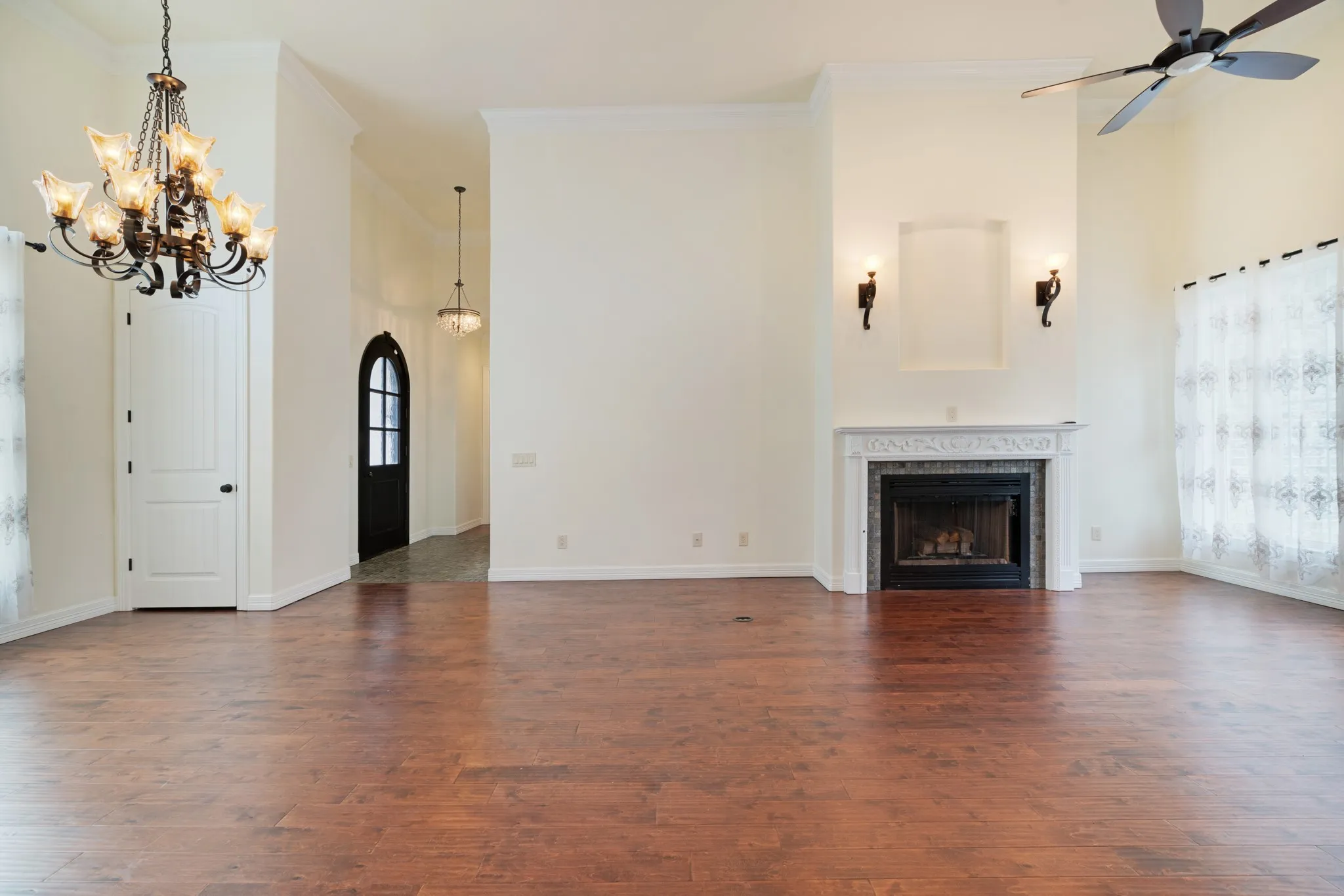 Single Family Residence For Sale in Lamar County , 4705 Boulder Lane, Paris, Texas 75462, 5 Bedroom, 4 Bathroom, 2 Garage spaces, 3,963 Sqft, built in 2014, Preowned, mls#21160155, Real Estate Agent in Paris, Homes For Sale in Lamar county, Homes For Sale in Paris, Realtor in Paris Texas, Real Estate Brokerage Independent Realty Texas, Luminita Cordes Realtor