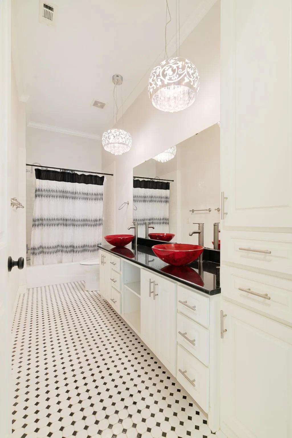 Single Family Residence For Sale in Lamar County , 4705 Boulder Lane, Paris, Texas 75462, 5 Bedroom, 4 Bathroom, 2 Garage spaces, 3,963 Sqft, built in 2014, Preowned, mls#21160155, Real Estate Agent in Paris, Homes For Sale in Lamar county, Homes For Sale in Paris, Realtor in Paris Texas, Real Estate Brokerage Independent Realty Texas, Luminita Cordes Realtor