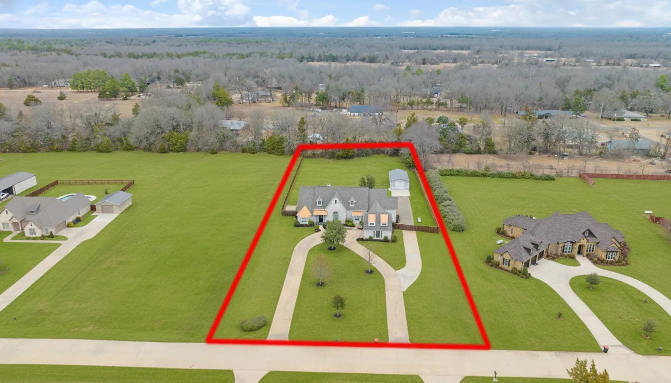 Single Family Residence For Sale in Lamar County , 4705 Boulder Lane, Paris, Texas 75462, 5 Bedroom, 4 Bathroom, 2 Garage spaces, 3,963 Sqft, built in 2014, Preowned, mls#21160155, Real Estate Agent in Paris, Homes For Sale in Lamar county, Homes For Sale in Paris, Realtor in Paris Texas, Real Estate Brokerage Independent Realty Texas, Luminita Cordes Realtor