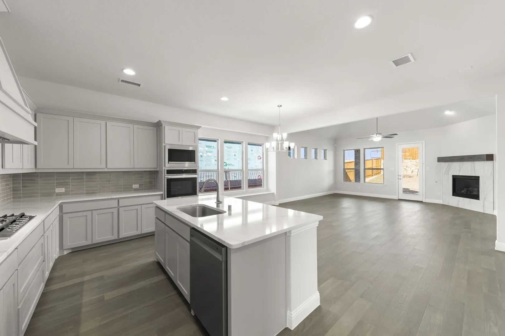 12. 3209 Agnew - Kitchen (4)