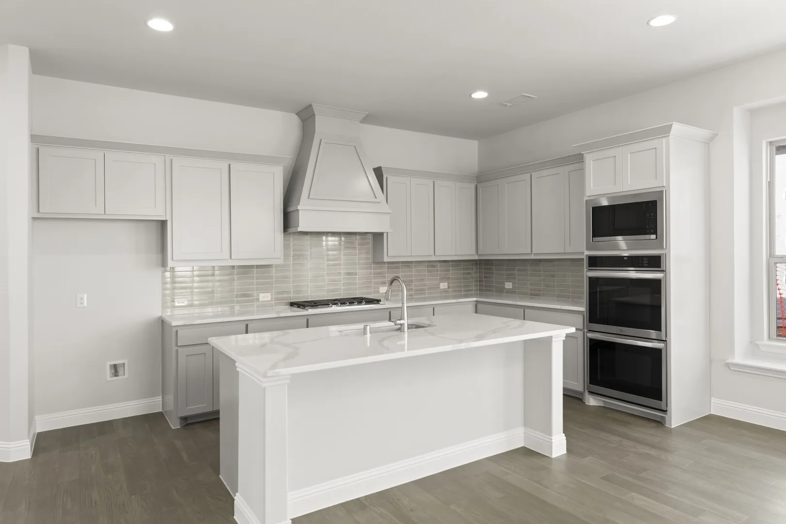 10. 3209 Agnew - Kitchen (2)