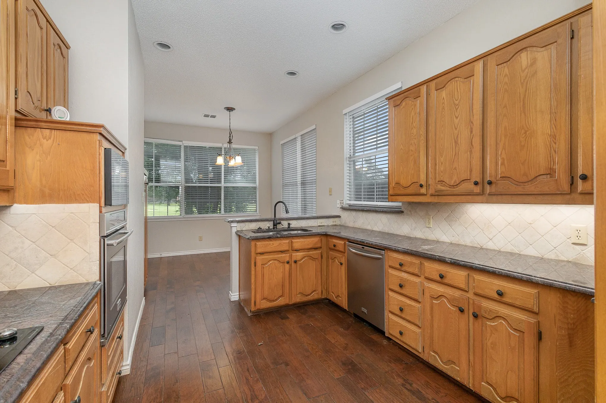 Single Family Residence For Sale in Collin County , 5416 Promise Land Drive, Frisco, Texas 75035, 4 Bedrooms, 4 Bathrooms, 2 Garage spaces, 2,814 Sqft, built in 1988, Preowned, Price $559,000, mls#21160472, Real Estate Agent in Frisco, Homes For Sale in Collin county, Homes For Sale in Frisco, Realtor in Frisco Texas, Real Estate Brokerage Independent Realty Texas, Luminita Cordes Realtor