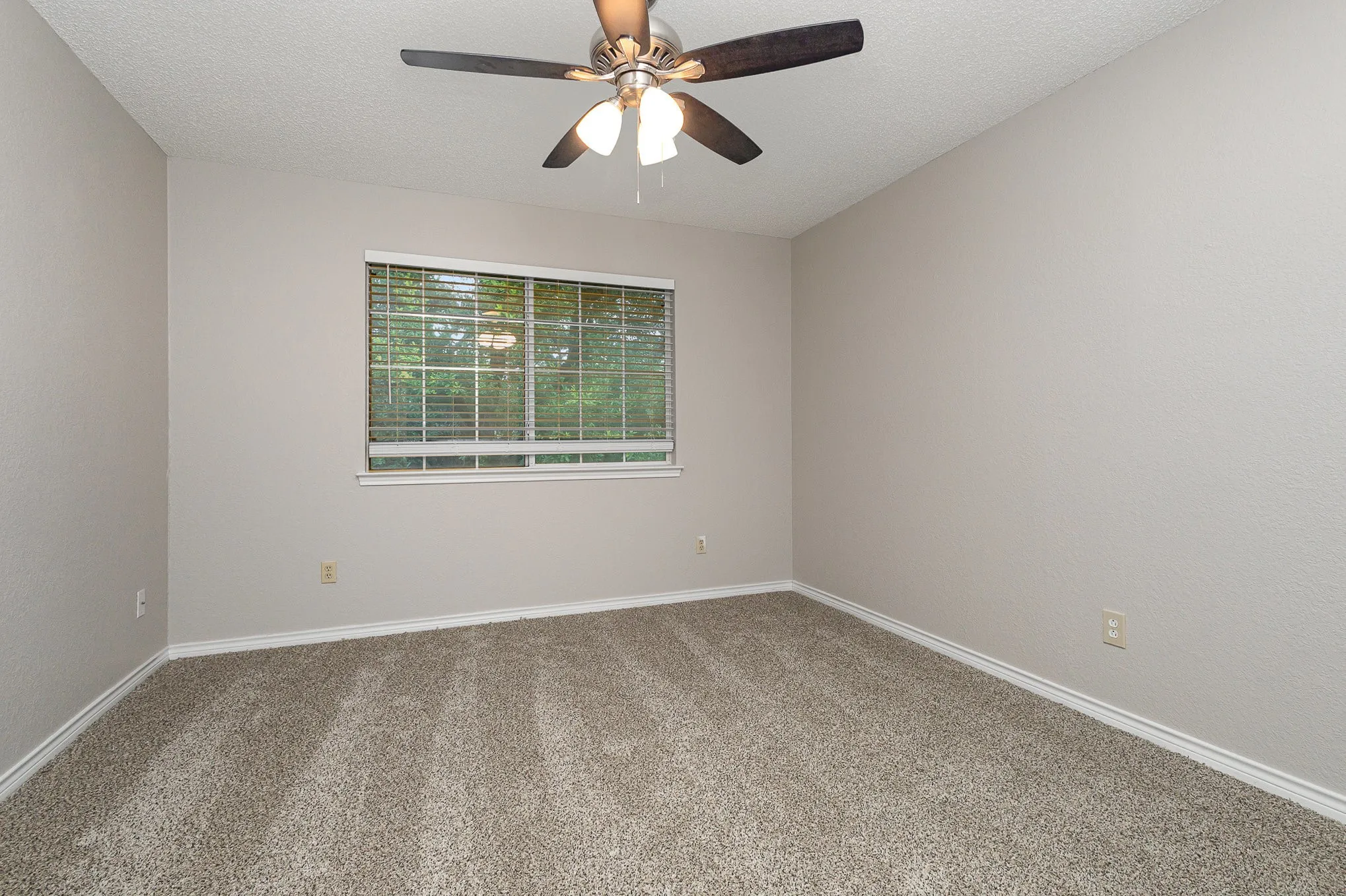 Single Family Residence For Sale in Collin County , 5416 Promise Land Drive, Frisco, Texas 75035, 4 Bedrooms, 4 Bathrooms, 2 Garage spaces, 2,814 Sqft, built in 1988, Preowned, Price $559,000, mls#21160472, Real Estate Agent in Frisco, Homes For Sale in Collin county, Homes For Sale in Frisco, Realtor in Frisco Texas, Real Estate Brokerage Independent Realty Texas, Luminita Cordes Realtor