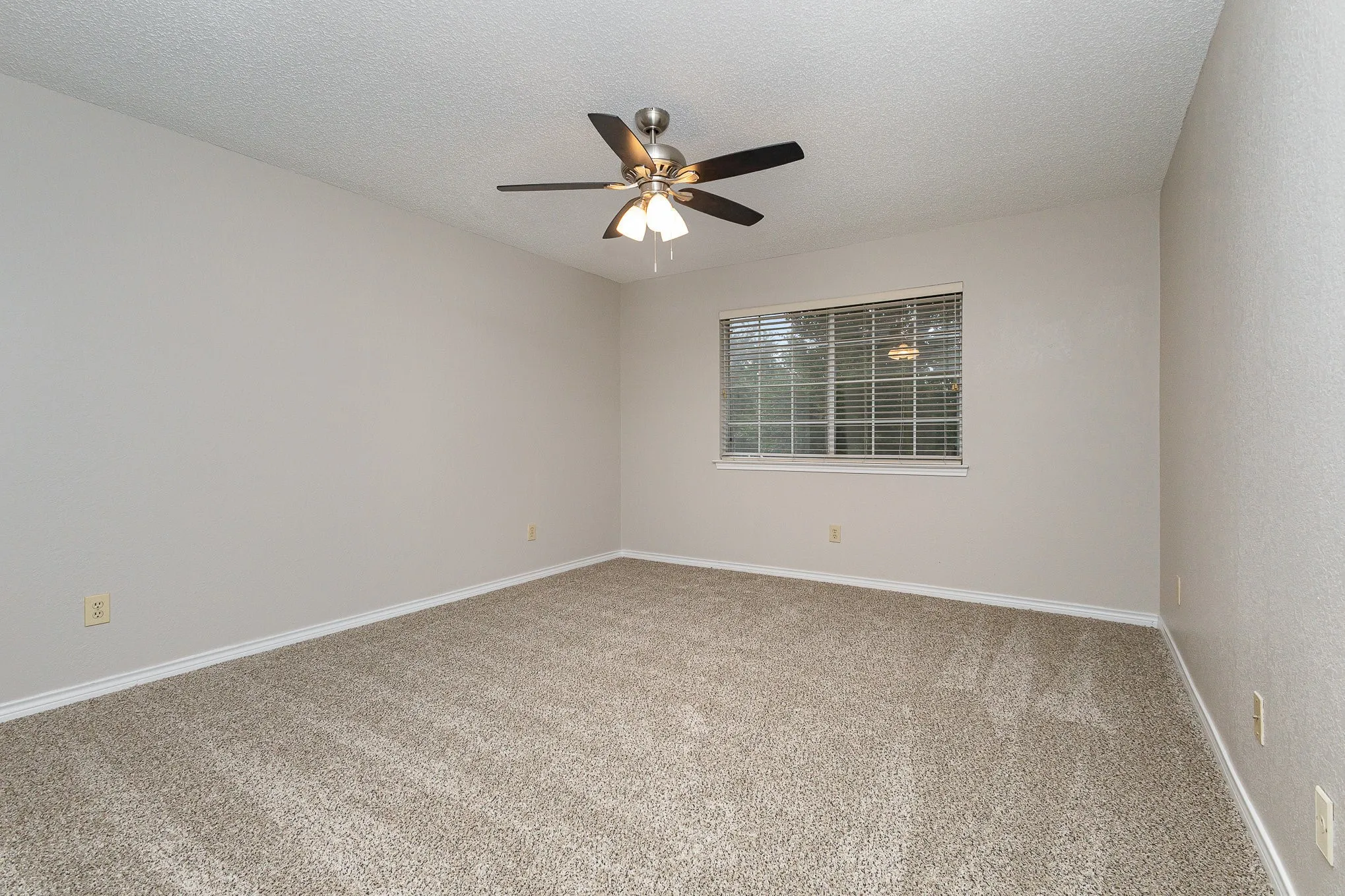 Single Family Residence For Sale in Collin County , 5416 Promise Land Drive, Frisco, Texas 75035, 4 Bedrooms, 4 Bathrooms, 2 Garage spaces, 2,814 Sqft, built in 1988, Preowned, Price $559,000, mls#21160472, Real Estate Agent in Frisco, Homes For Sale in Collin county, Homes For Sale in Frisco, Realtor in Frisco Texas, Real Estate Brokerage Independent Realty Texas, Luminita Cordes Realtor