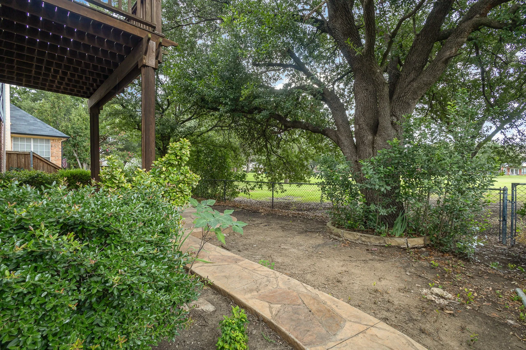 Single Family Residence For Sale in Collin County , 5416 Promise Land Drive, Frisco, Texas 75035, 4 Bedrooms, 4 Bathrooms, 2 Garage spaces, 2,814 Sqft, built in 1988, Preowned, Price $559,000, mls#21160472, Real Estate Agent in Frisco, Homes For Sale in Collin county, Homes For Sale in Frisco, Realtor in Frisco Texas, Real Estate Brokerage Independent Realty Texas, Luminita Cordes Realtor