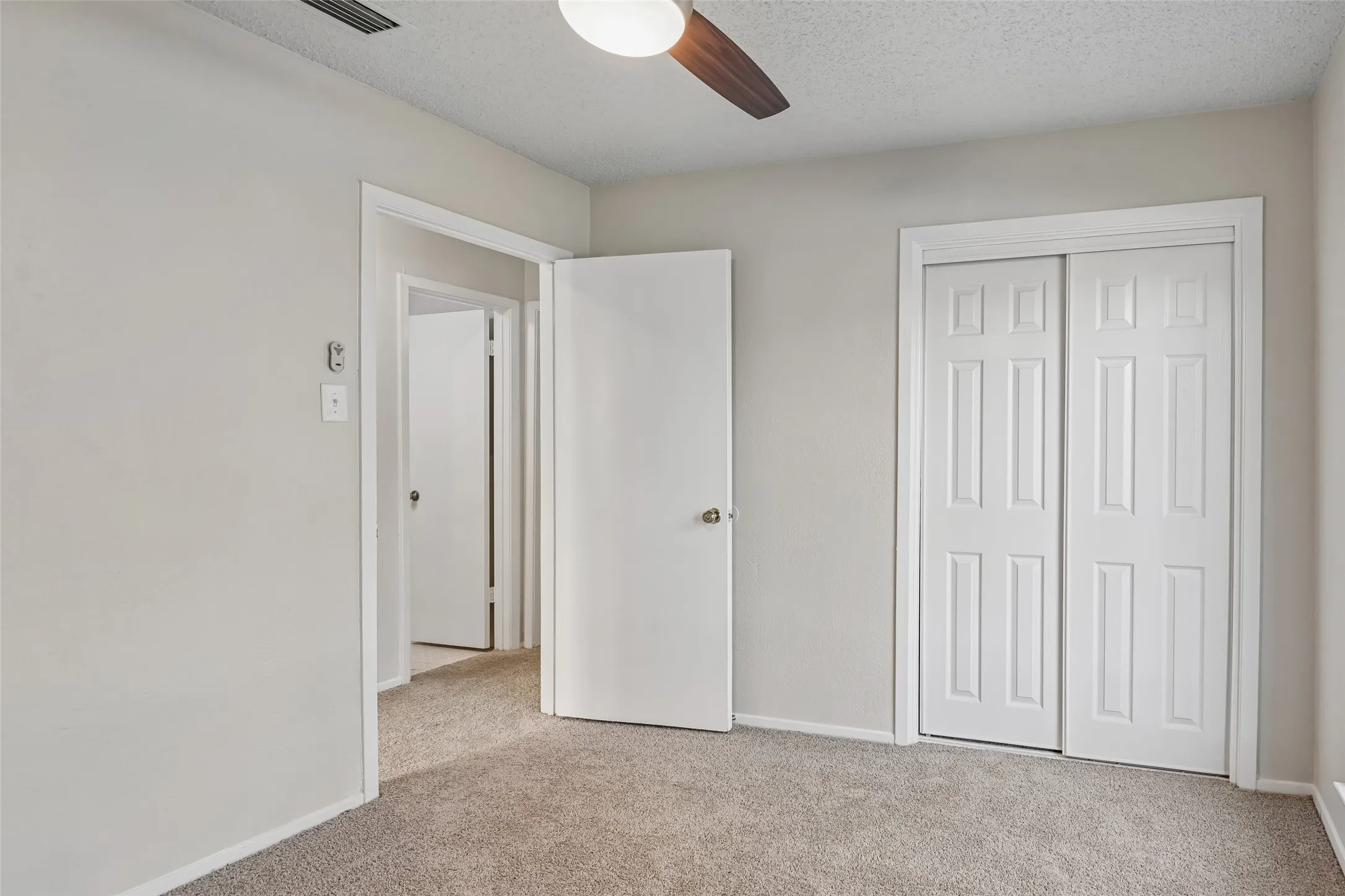 Single Family Residence For Sale in Dallas County , 1127 Southwestern Drive, Richardson, Texas 75081, 3 Bedroom, 2 Bathroom, 2 Garage spaces, 1,610 Sqft, built in 1978, Price $358,000, mls#21160566, Real Estate Agent in Richardson, Homes For Sale in Dallas county, Homes For Sale in Richardson, Realtor in Richardson Texas, Real Estate Brokerage Independent Realty Texas, Luminita Cordes Realtor
