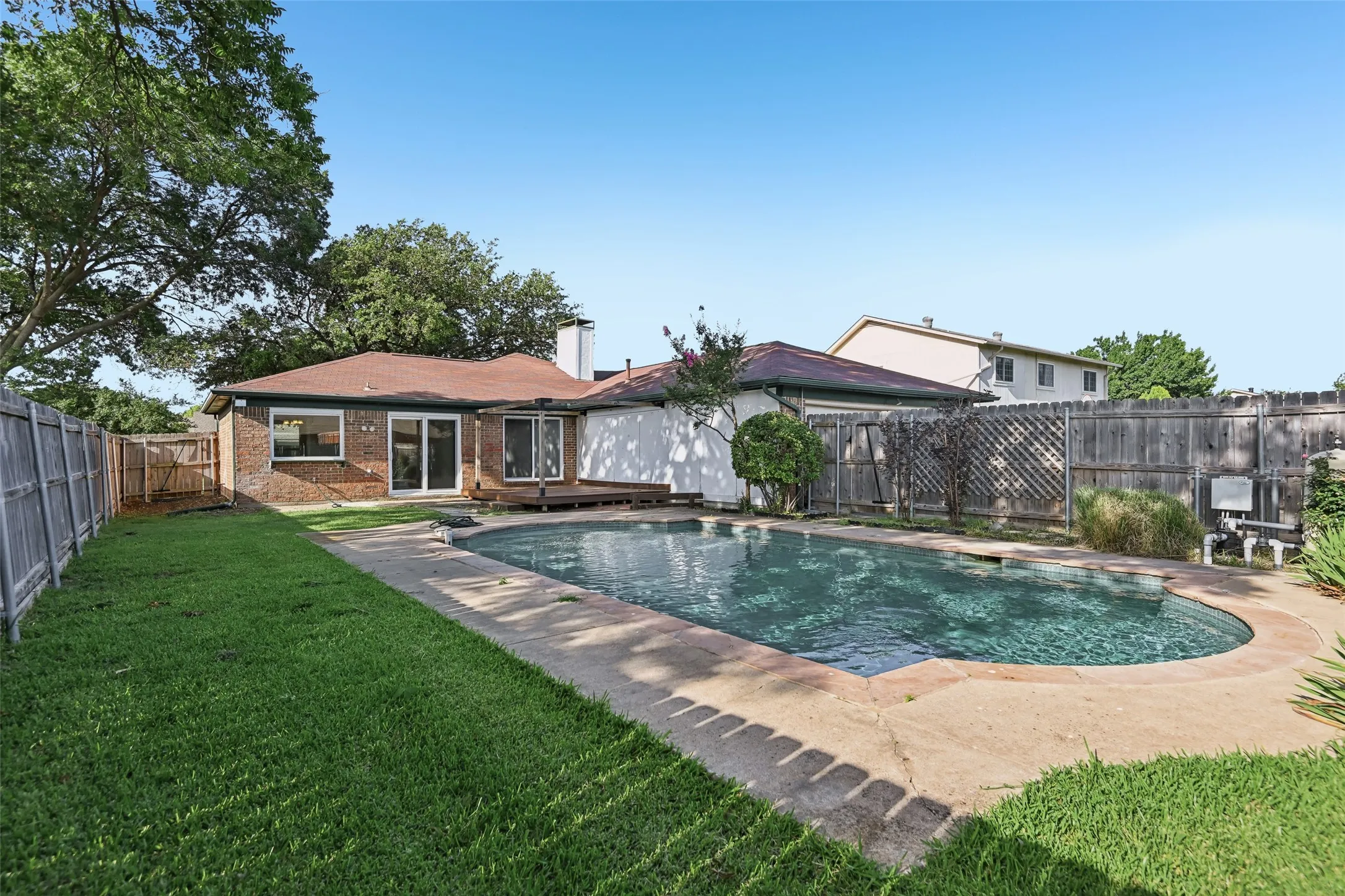 Single Family Residence For Sale in Dallas County , 1127 Southwestern Drive, Richardson, Texas 75081, 3 Bedroom, 2 Bathroom, 2 Garage spaces, 1,610 Sqft, built in 1978, Price $358,000, mls#21160566, Real Estate Agent in Richardson, Homes For Sale in Dallas county, Homes For Sale in Richardson, Realtor in Richardson Texas, Real Estate Brokerage Independent Realty Texas, Luminita Cordes Realtor