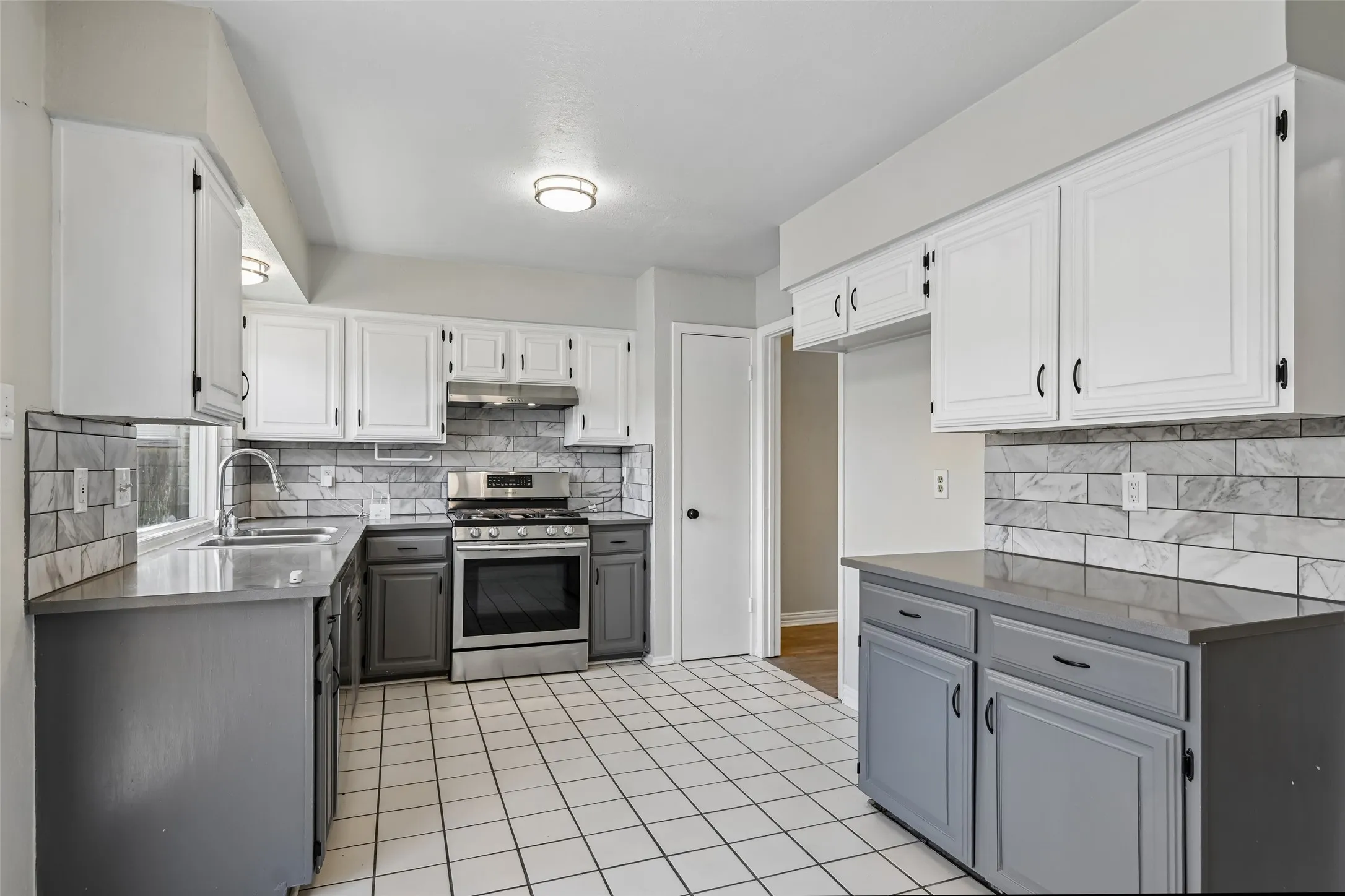 Single Family Residence For Sale in Dallas County , 1127 Southwestern Drive, Richardson, Texas 75081, 3 Bedroom, 2 Bathroom, 2 Garage spaces, 1,610 Sqft, built in 1978, Price $358,000, mls#21160566, Real Estate Agent in Richardson, Homes For Sale in Dallas county, Homes For Sale in Richardson, Realtor in Richardson Texas, Real Estate Brokerage Independent Realty Texas, Luminita Cordes Realtor
