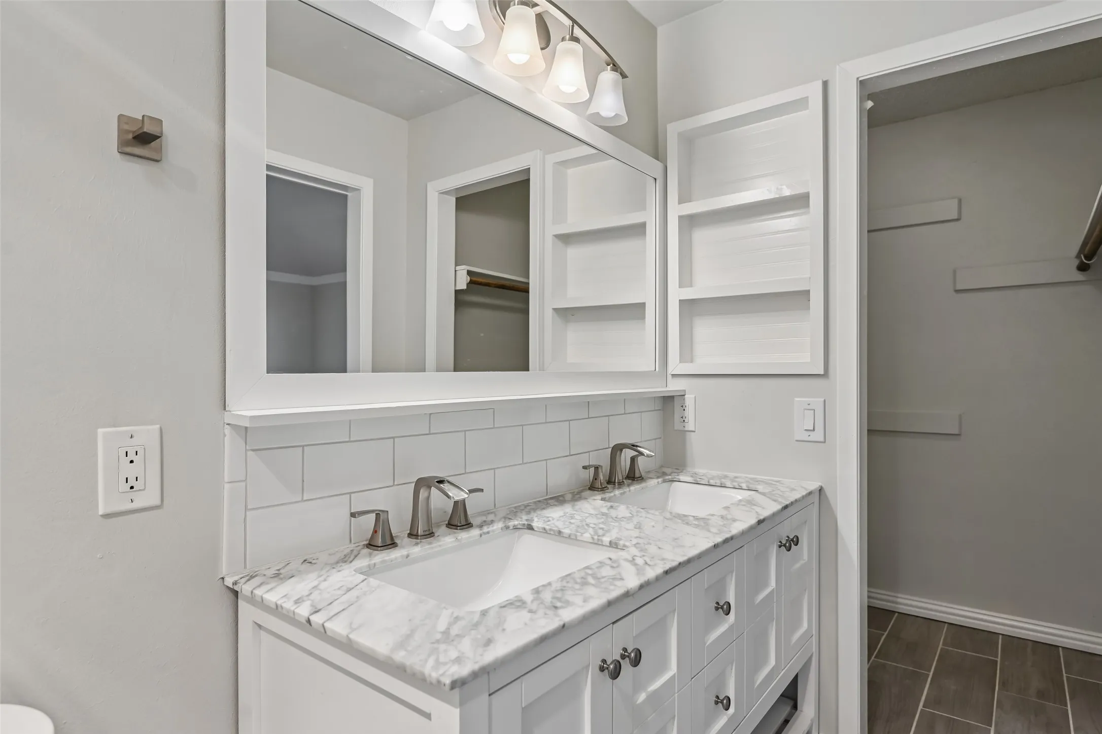 Single Family Residence For Sale in Dallas County , 1127 Southwestern Drive, Richardson, Texas 75081, 3 Bedroom, 2 Bathroom, 2 Garage spaces, 1,610 Sqft, built in 1978, Price $358,000, mls#21160566, Real Estate Agent in Richardson, Homes For Sale in Dallas county, Homes For Sale in Richardson, Realtor in Richardson Texas, Real Estate Brokerage Independent Realty Texas, Luminita Cordes Realtor