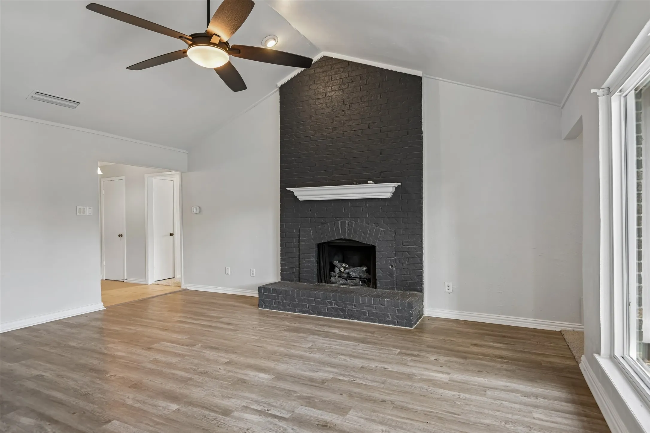 Single Family Residence For Sale in Dallas County , 1127 Southwestern Drive, Richardson, Texas 75081, 3 Bedroom, 2 Bathroom, 2 Garage spaces, 1,610 Sqft, built in 1978, Price $358,000, mls#21160566, Real Estate Agent in Richardson, Homes For Sale in Dallas county, Homes For Sale in Richardson, Realtor in Richardson Texas, Real Estate Brokerage Independent Realty Texas, Luminita Cordes Realtor