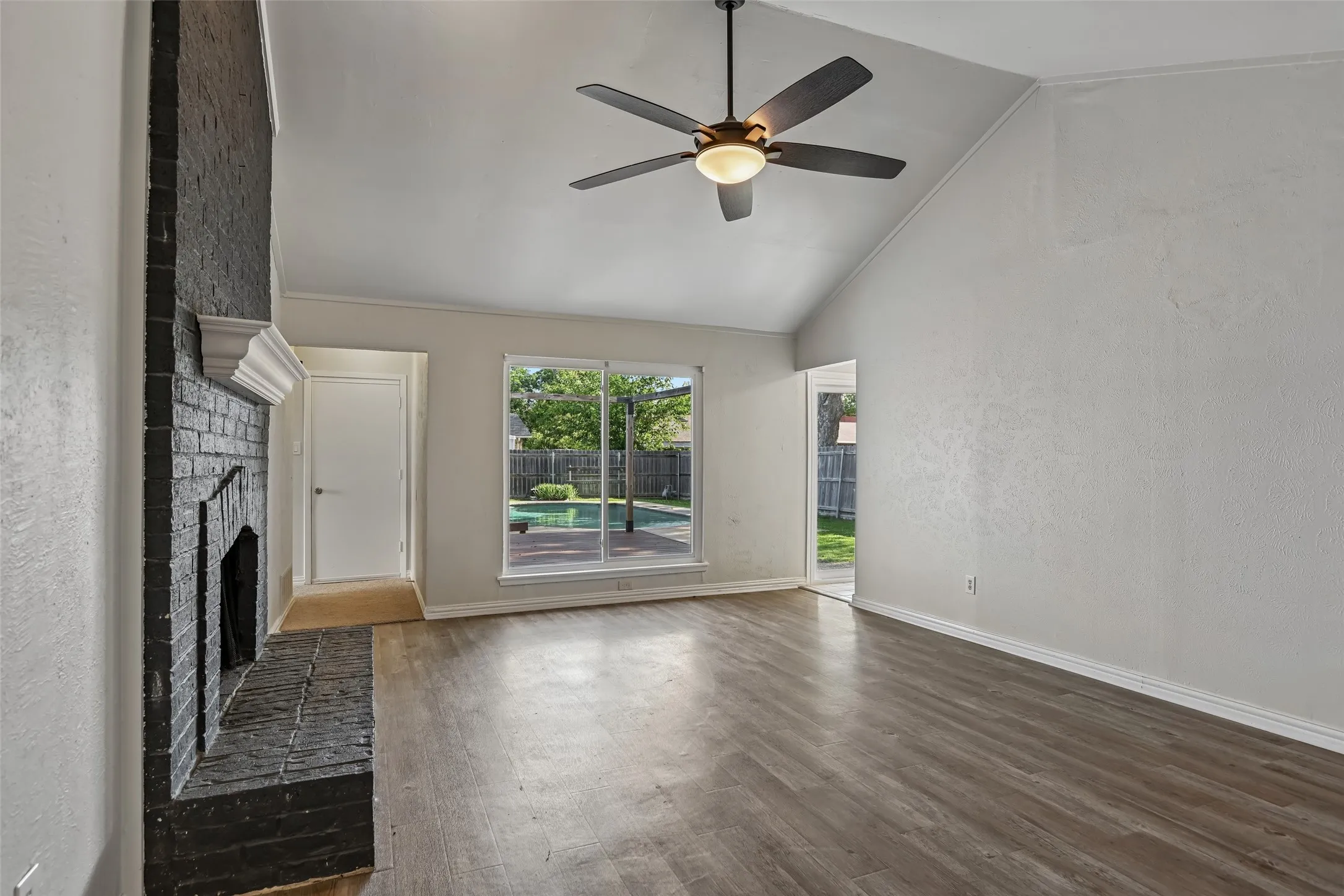 Single Family Residence For Sale in Dallas County , 1127 Southwestern Drive, Richardson, Texas 75081, 3 Bedroom, 2 Bathroom, 2 Garage spaces, 1,610 Sqft, built in 1978, Price $358,000, mls#21160566, Real Estate Agent in Richardson, Homes For Sale in Dallas county, Homes For Sale in Richardson, Realtor in Richardson Texas, Real Estate Brokerage Independent Realty Texas, Luminita Cordes Realtor