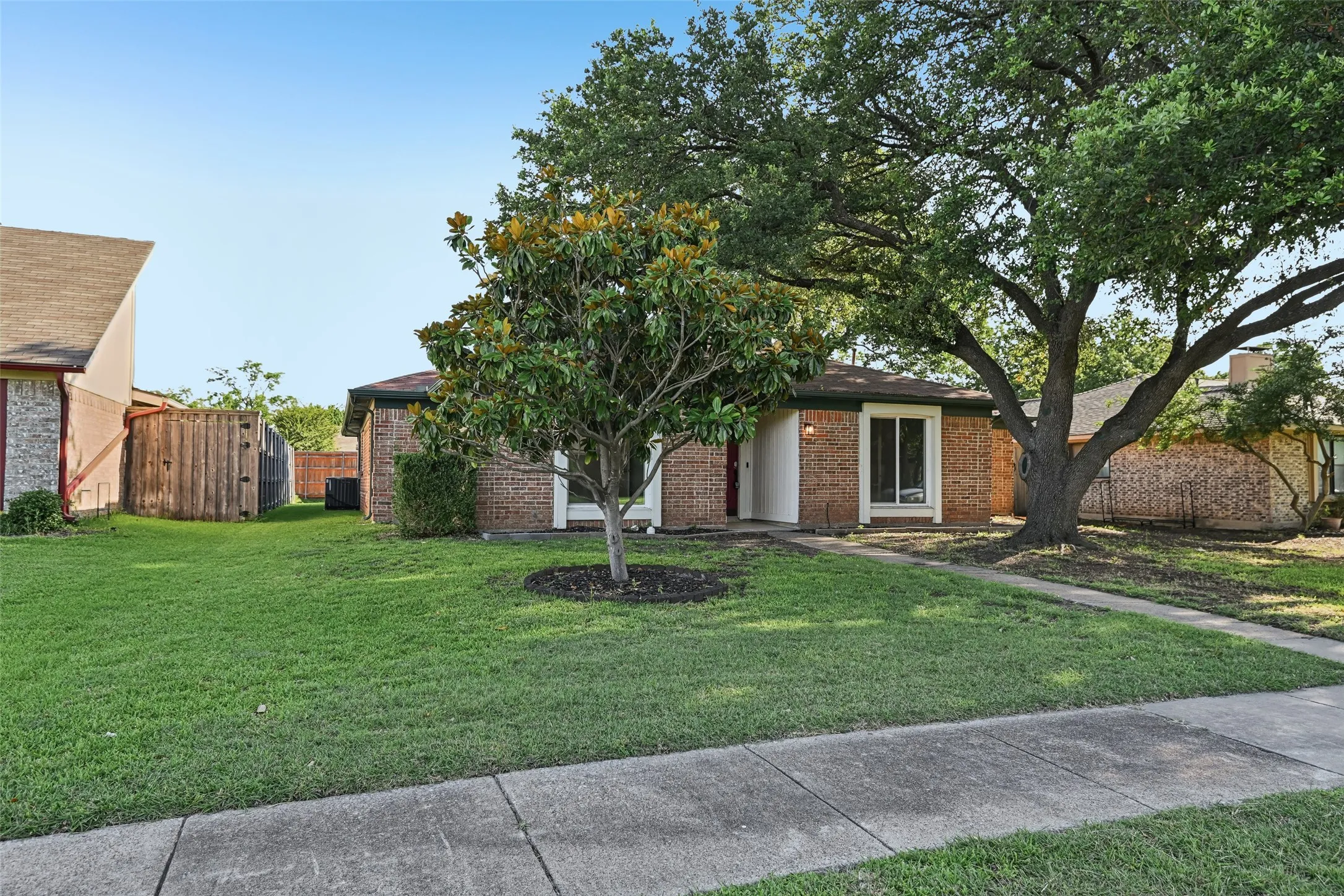 Single Family Residence For Sale in Dallas County , 1127 Southwestern Drive, Richardson, Texas 75081, 3 Bedroom, 2 Bathroom, 2 Garage spaces, 1,610 Sqft, built in 1978, Price $358,000, mls#21160566, Real Estate Agent in Richardson, Homes For Sale in Dallas county, Homes For Sale in Richardson, Realtor in Richardson Texas, Real Estate Brokerage Independent Realty Texas, Luminita Cordes Realtor