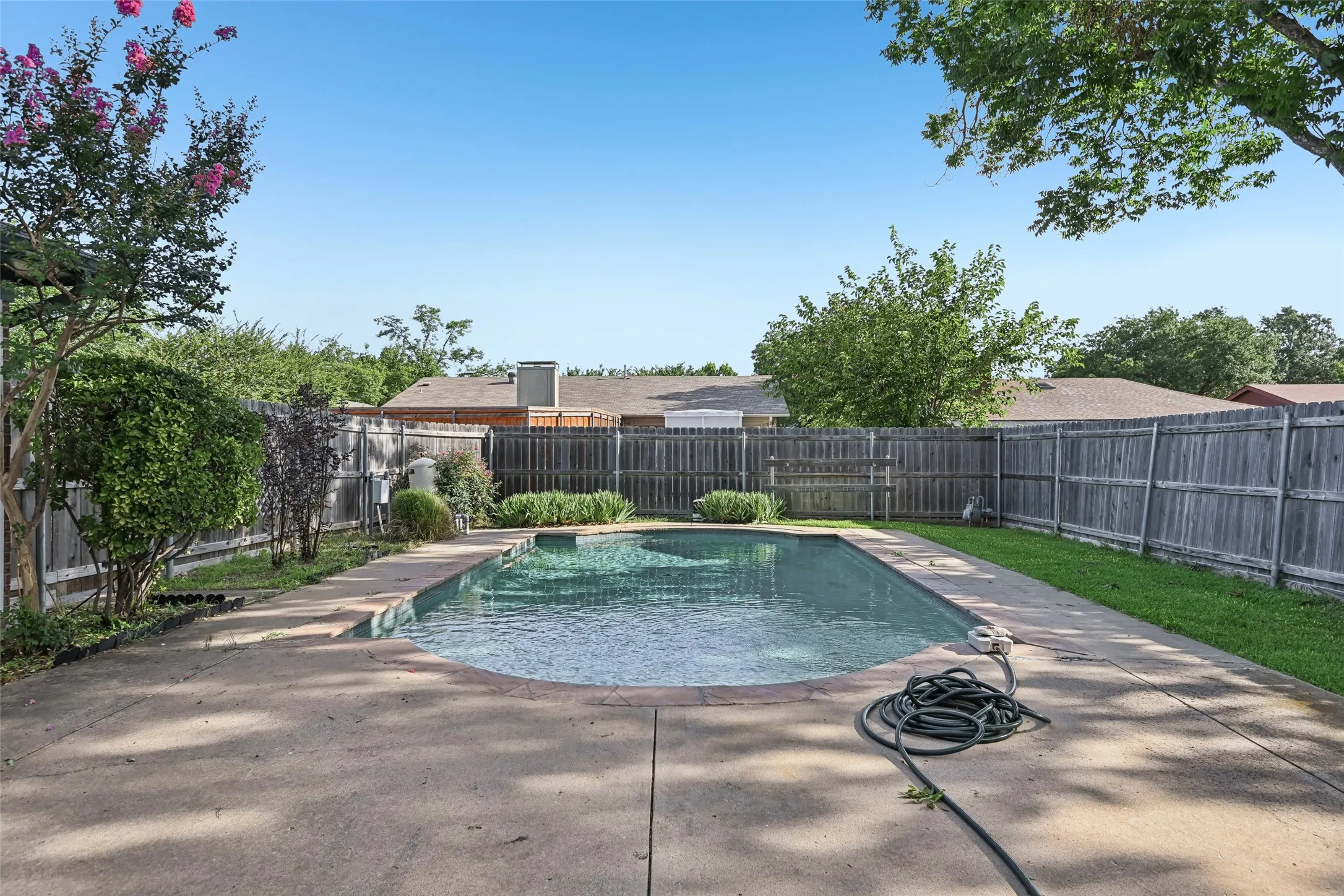 Single Family Residence For Sale in Dallas County , 1127 Southwestern Drive, Richardson, Texas 75081, 3 Bedroom, 2 Bathroom, 2 Garage spaces, 1,610 Sqft, built in 1978, Price $358,000, mls#21160566, Real Estate Agent in Richardson, Homes For Sale in Dallas county, Homes For Sale in Richardson, Realtor in Richardson Texas, Real Estate Brokerage Independent Realty Texas, Luminita Cordes Realtor