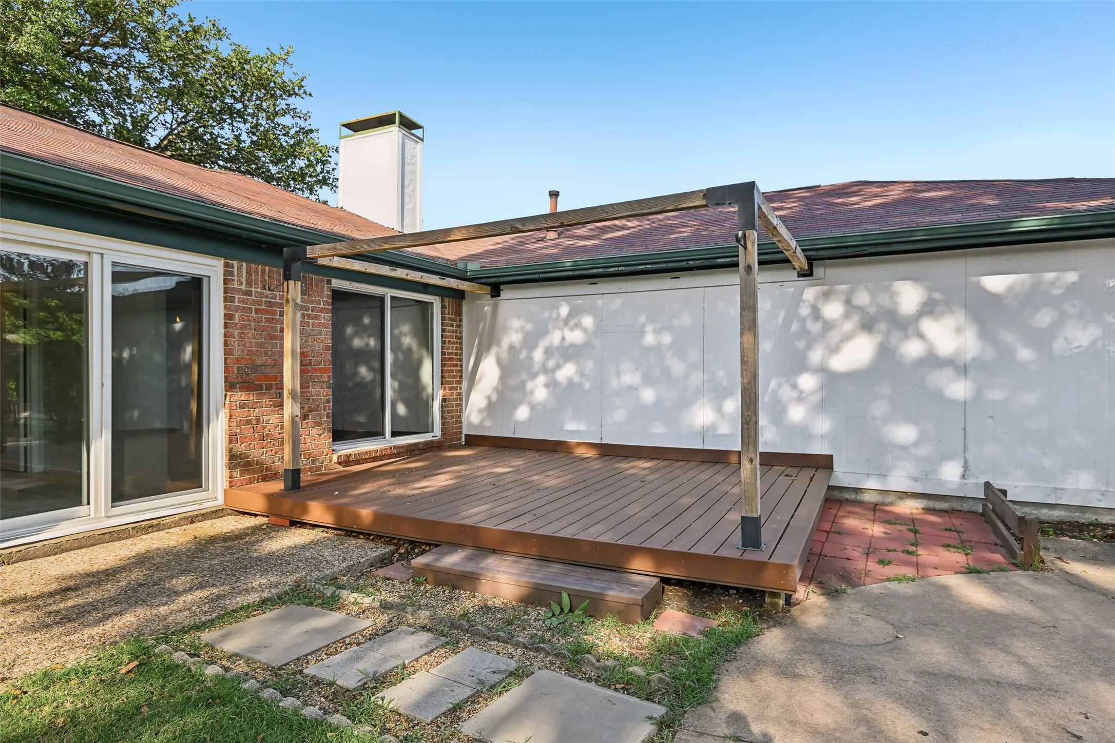 Single Family Residence For Sale in Dallas County , 1127 Southwestern Drive, Richardson, Texas 75081, 3 Bedroom, 2 Bathroom, 2 Garage spaces, 1,610 Sqft, built in 1978, Price $358,000, mls#21160566, Real Estate Agent in Richardson, Homes For Sale in Dallas county, Homes For Sale in Richardson, Realtor in Richardson Texas, Real Estate Brokerage Independent Realty Texas, Luminita Cordes Realtor